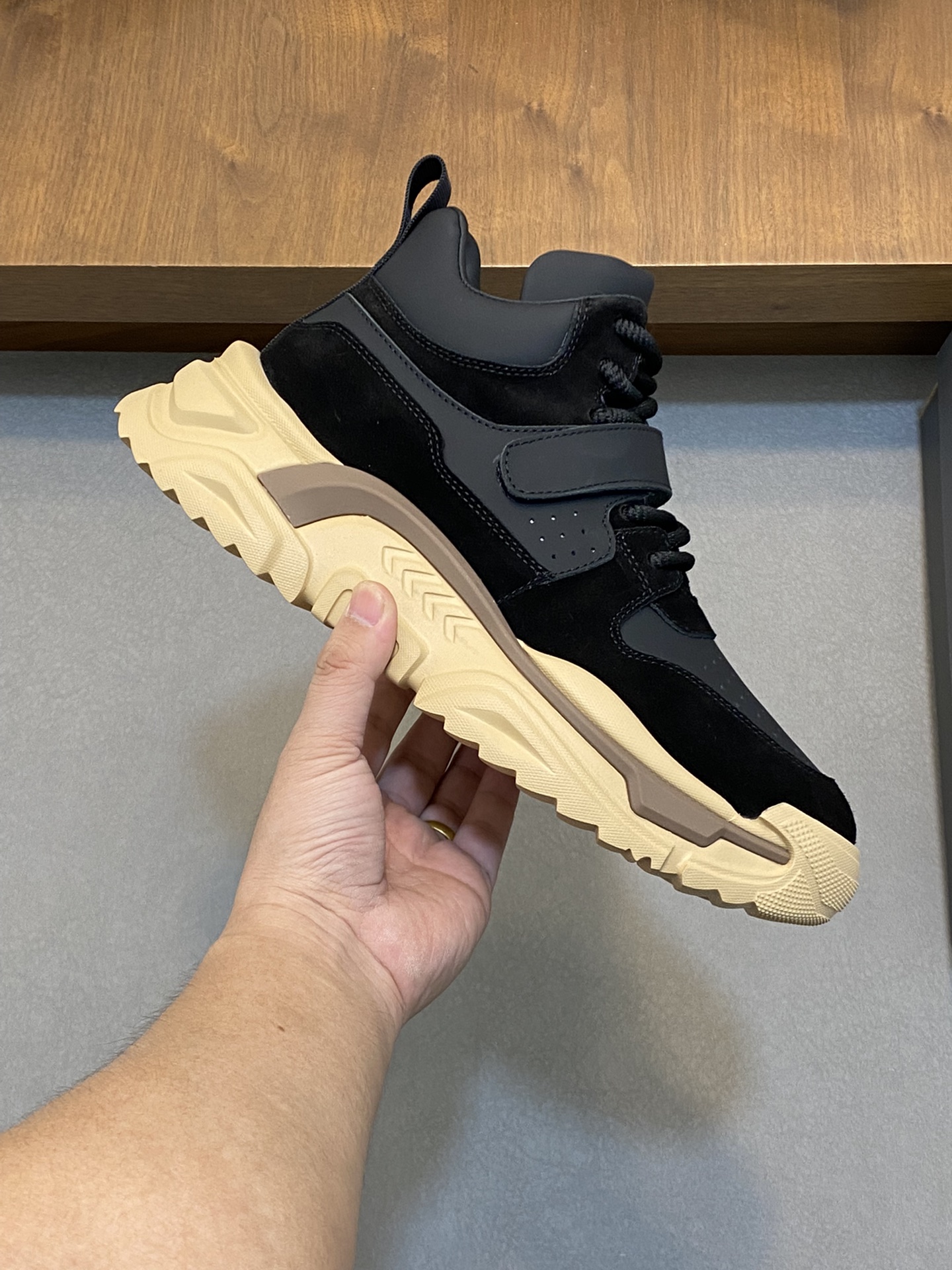 Factory precio UGG encaje hasta suela gruesa deportes zapatos de los hombres. Sentido de la moda de 