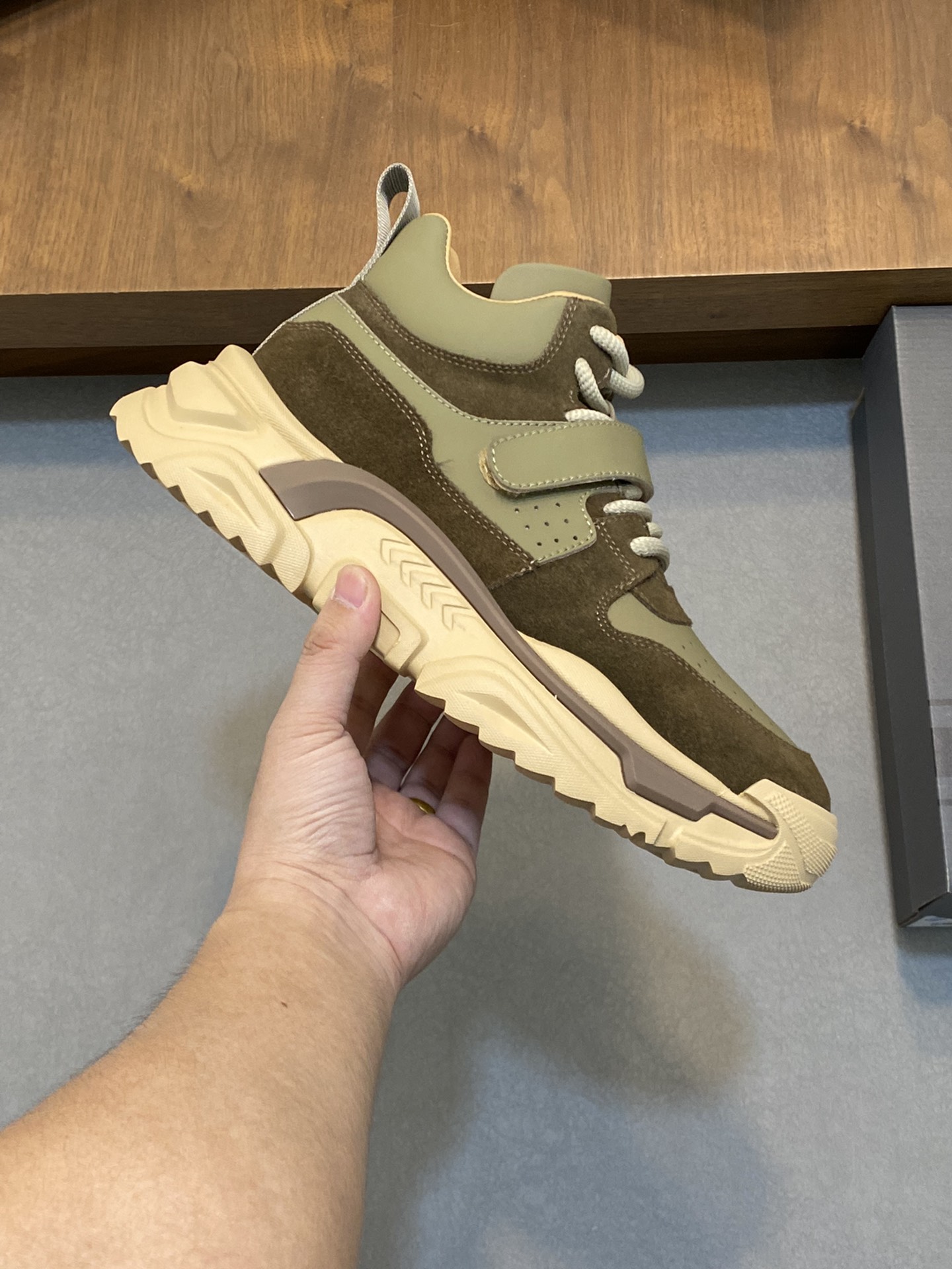 Factory precio UGG encaje hasta suela gruesa deportes zapatos de los hombres. Sentido de la moda de 