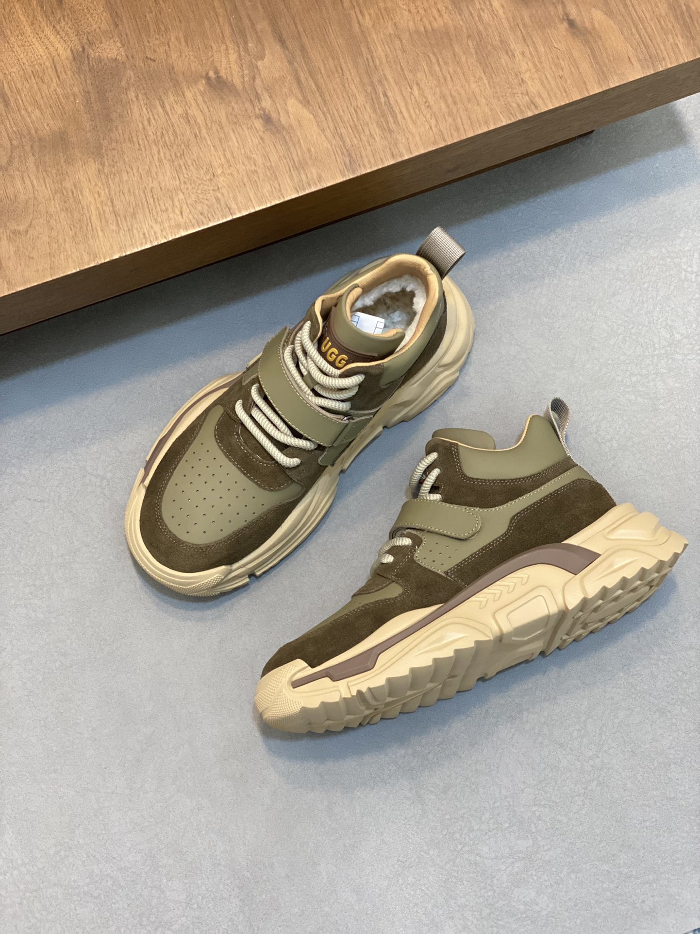 Factory precio UGG encaje hasta suela gruesa deportes zapatos de los hombres. Sentido de la moda de 