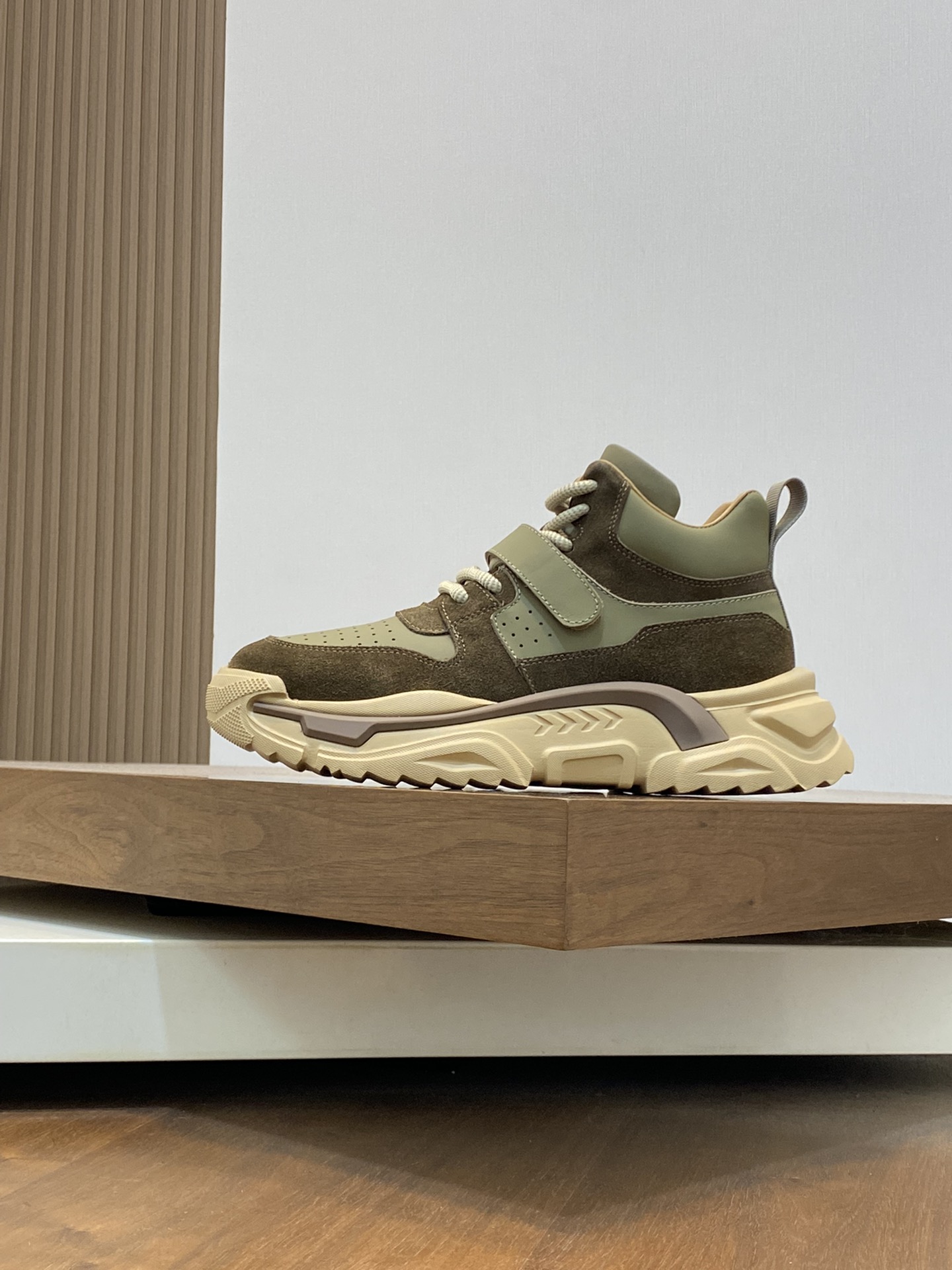 Factory precio UGG encaje hasta suela gruesa deportes zapatos de los hombres. Sentido de la moda de 