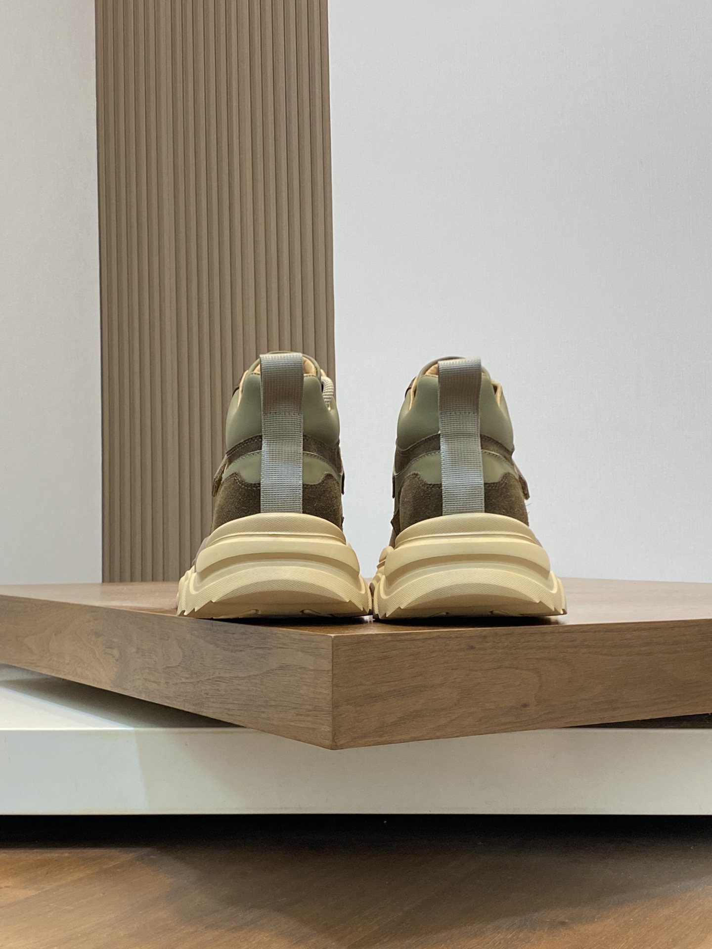 Factory precio UGG encaje hasta suela gruesa deportes zapatos de los hombres. Sentido de la moda de 