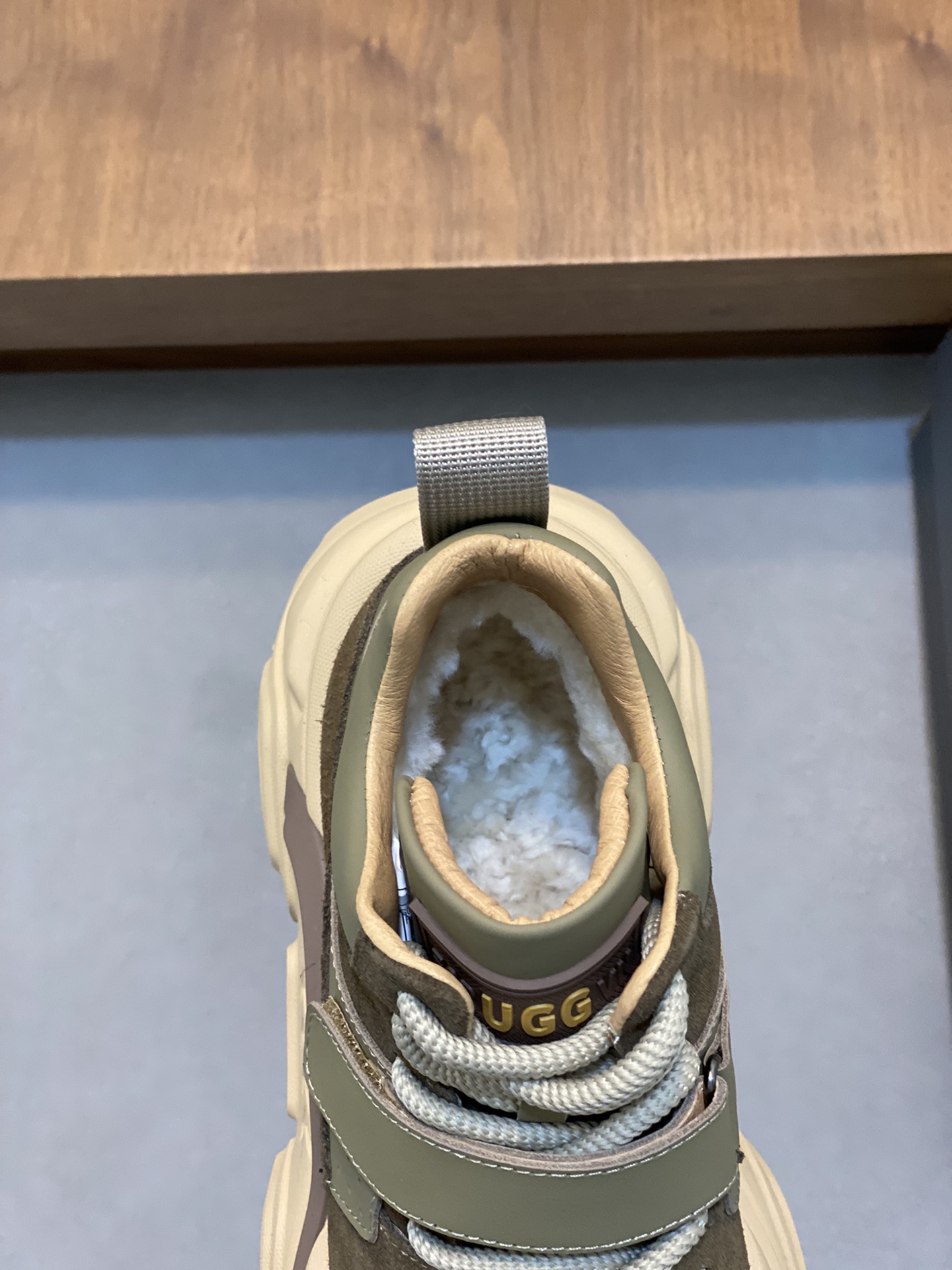 Factory precio UGG encaje hasta suela gruesa deportes zapatos de los hombres. Sentido de la moda de 