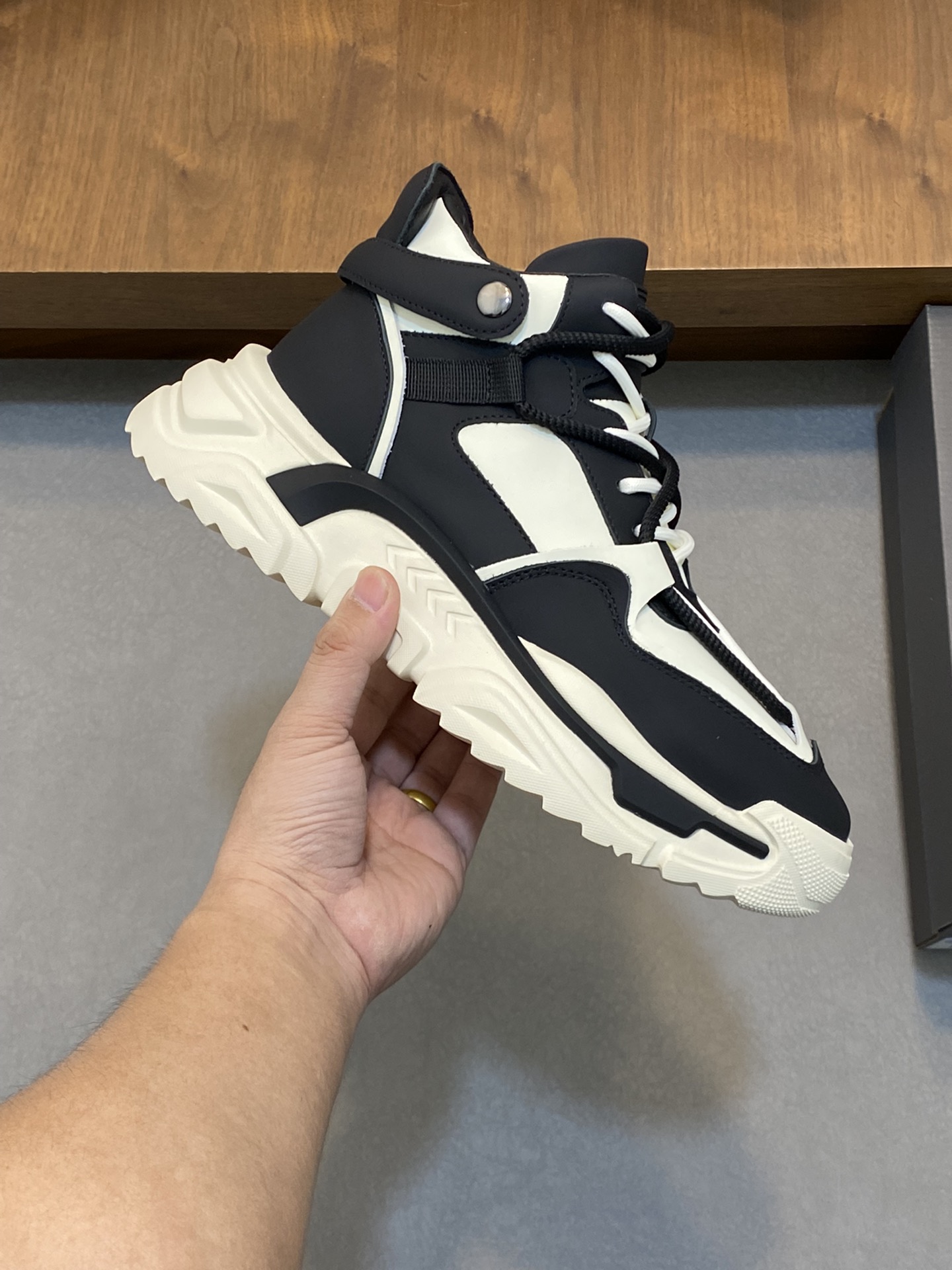 Factory precio UGG encaje hasta suela gruesa deportes zapatos de los hombres. Sentido de la moda de 