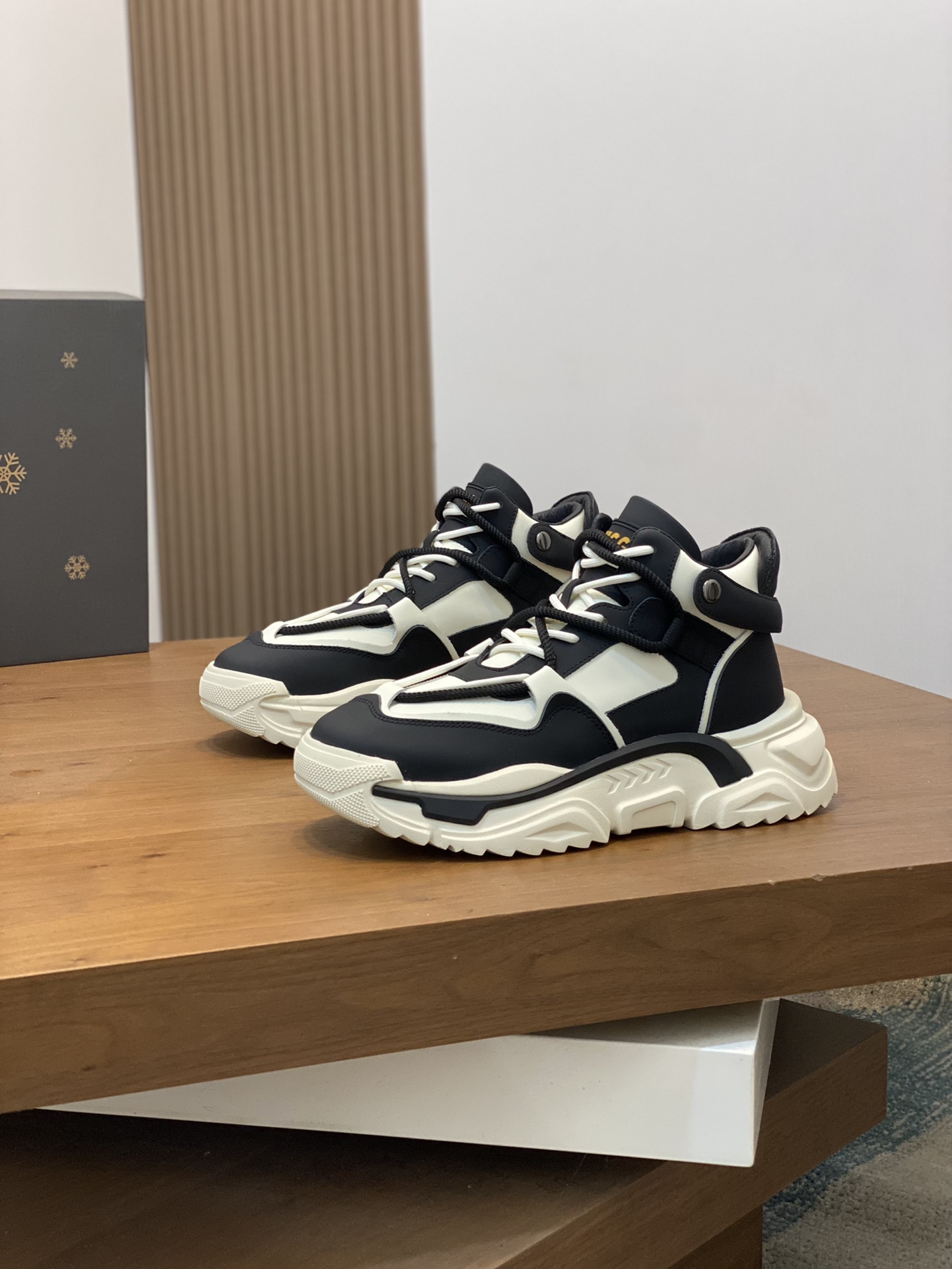 Factory precio UGG encaje hasta suela gruesa deportes zapatos de los hombres. Sentido de la moda de 
