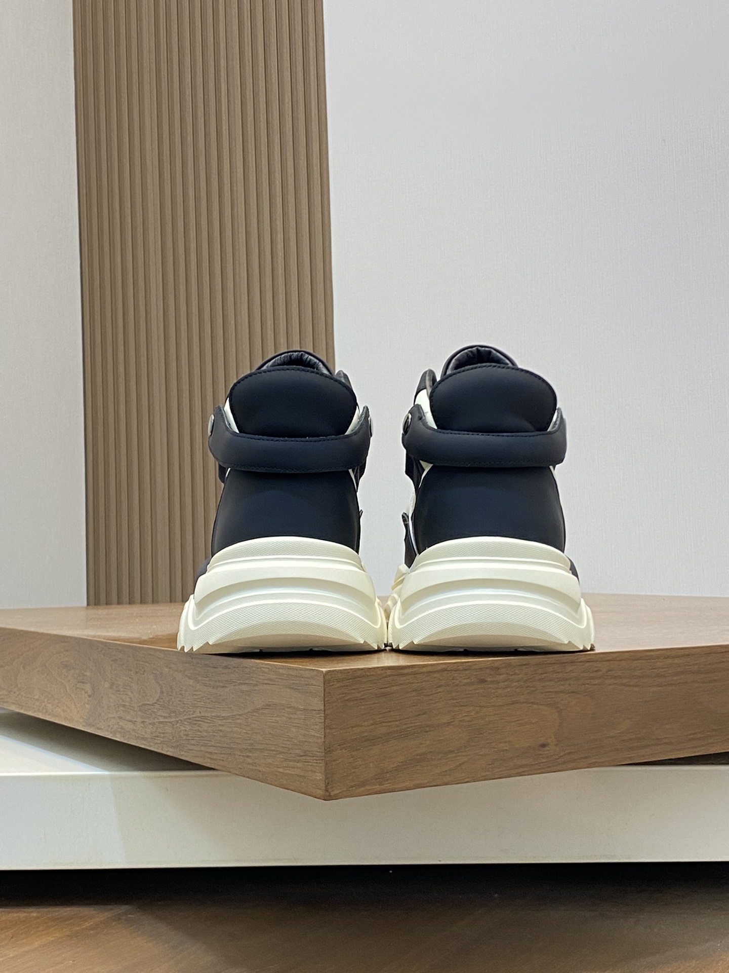 Factory precio UGG encaje hasta suela gruesa deportes zapatos de los hombres. Sentido de la moda de 