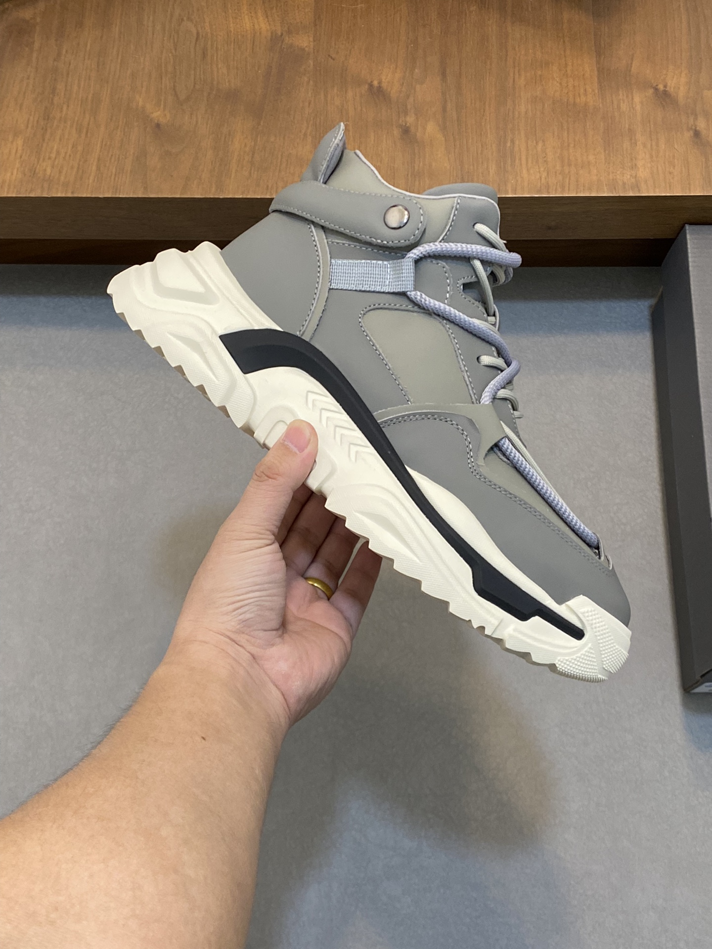 Factory precio UGG encaje hasta suela gruesa deportes zapatos de los hombres. Sentido de la moda de 