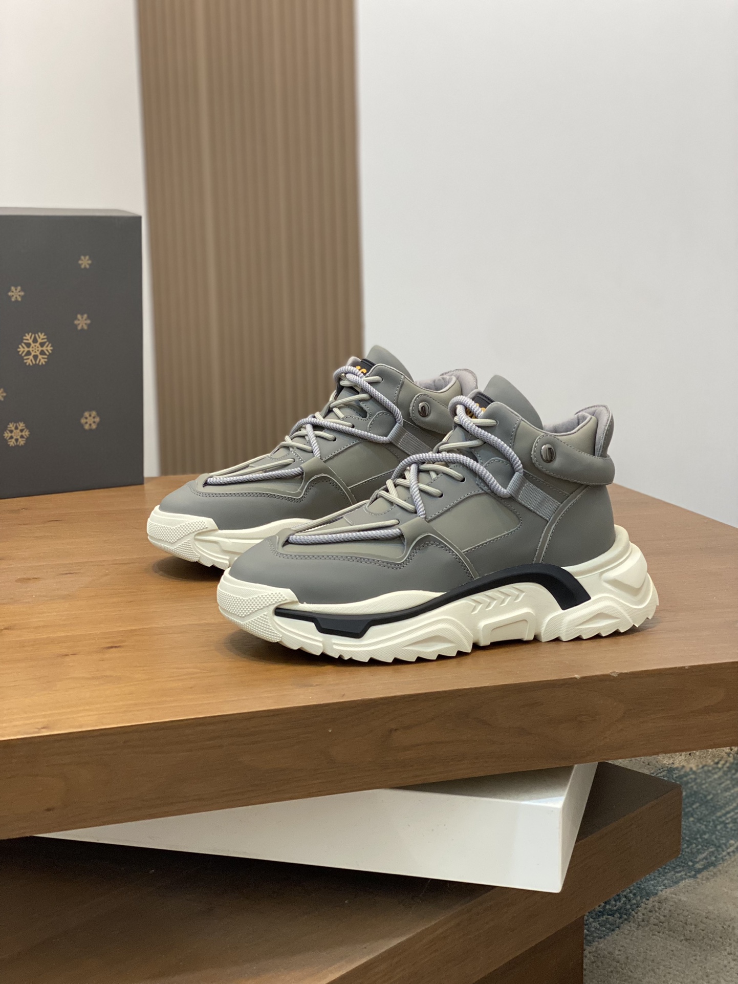 Factory precio UGG encaje hasta suela gruesa deportes zapatos de los hombres. Sentido de la moda de 