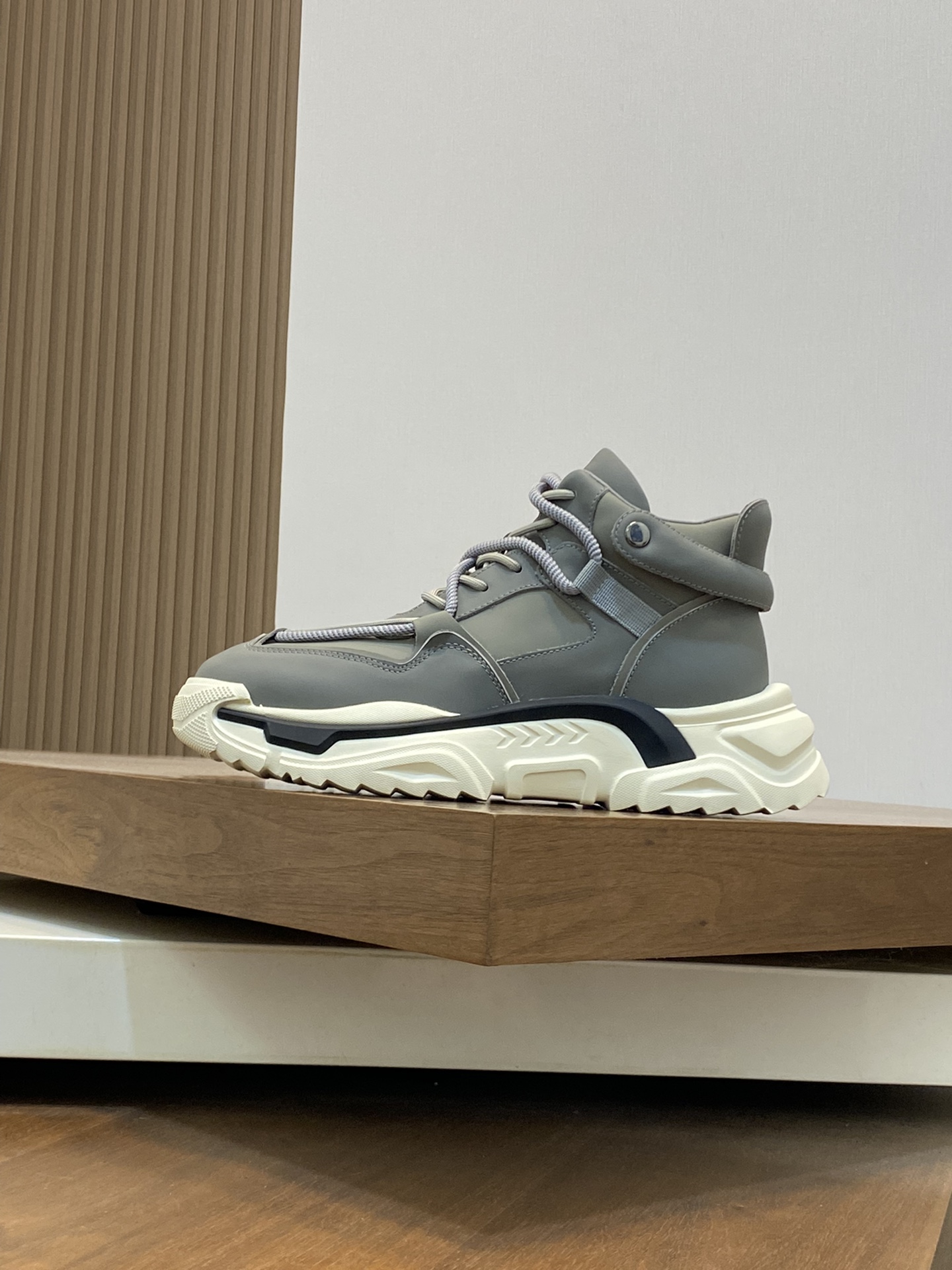 Factory precio UGG encaje hasta suela gruesa deportes zapatos de los hombres. Sentido de la moda de 