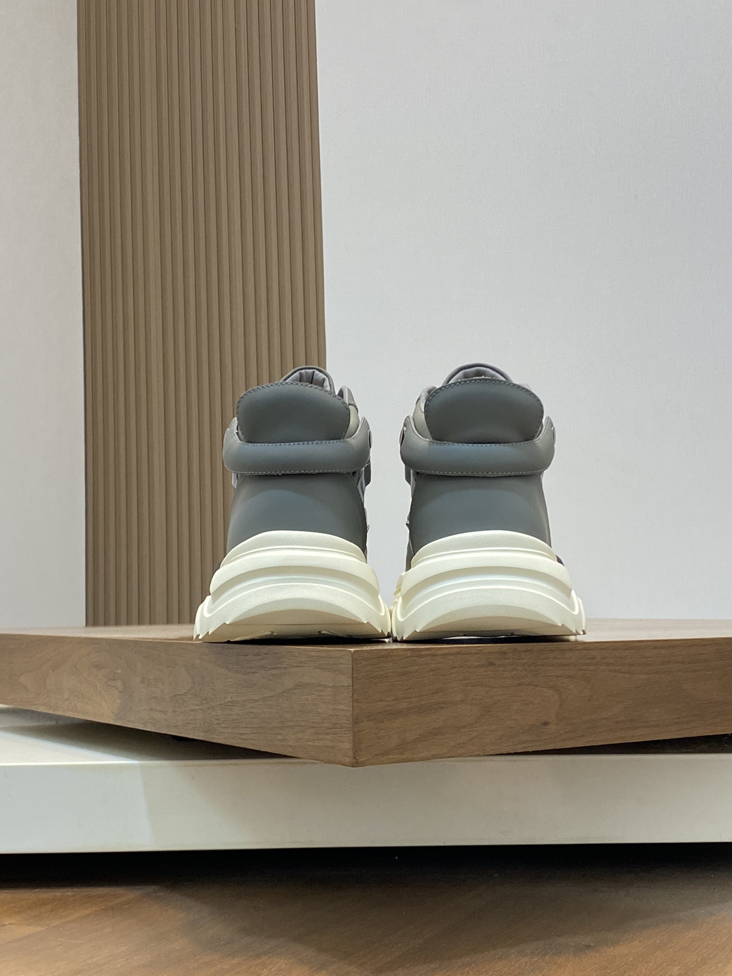 Factory precio UGG encaje hasta suela gruesa deportes zapatos de los hombres. Sentido de la moda de 
