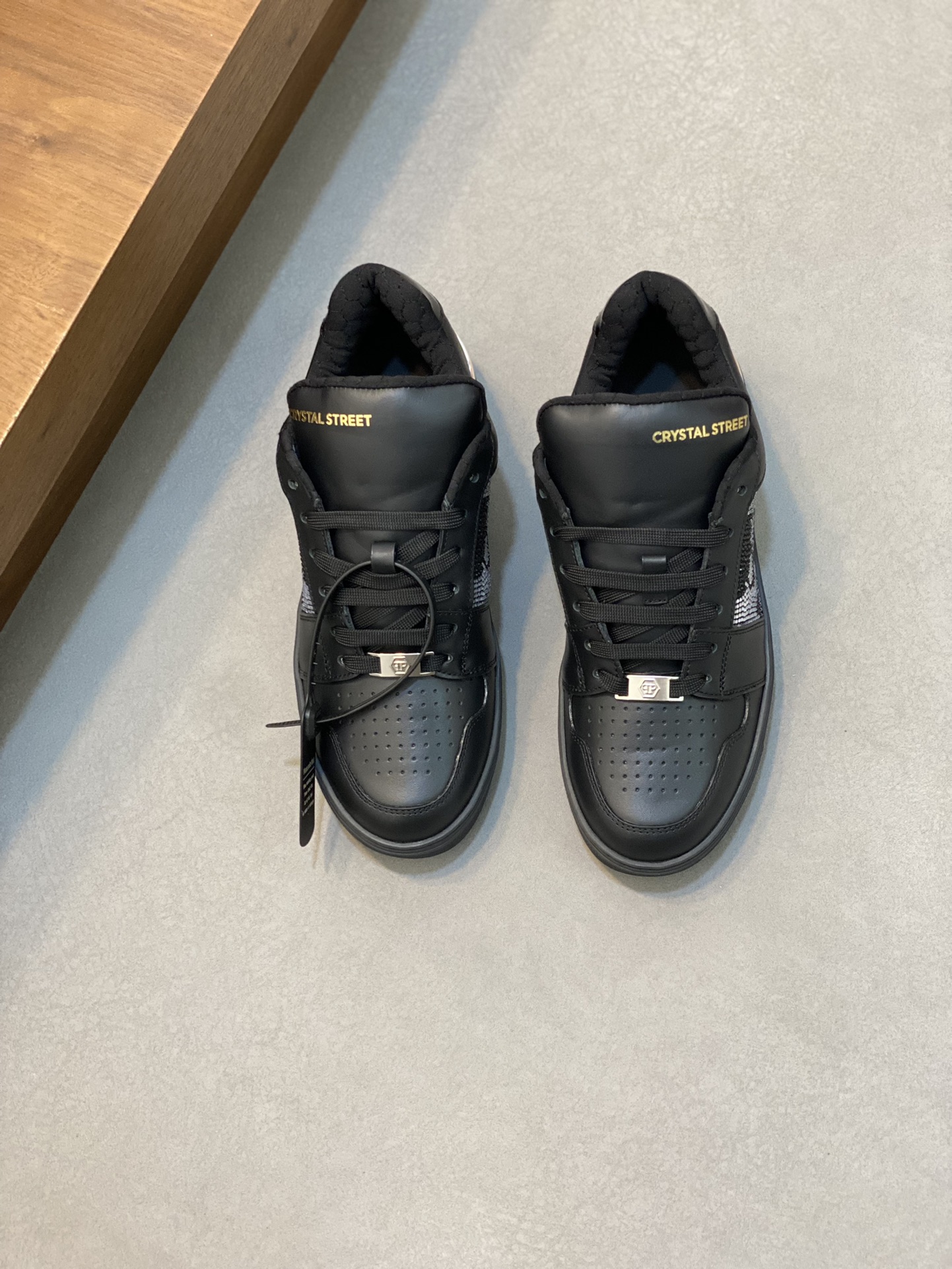 NO:221413,[PhiliPP Plein] German PP Philips official website new men's shoes, perfectly styling to create top-quality cowhide uppers and cowhide inner lining. Original rubber wear-resistant sole, full shoe shape, full three-dimensional sense, high-end and tasteless, fashionable and novel!  !  Absolute focus, code count 39-44 (38, 45 customized), PHILIPP PLEIN, cowhide19860909【PhiliPP Plein】德国PP菲利普官网新款男鞋,完美造型打造顶级品质牛皮鞋面,牛皮内里.原版橡胶耐磨大底 鞋型饱满 立体感十足 高档不失品味,时尚、新颖！！绝对的焦点,码数39-44（38、45订做）,,PHILIPP PLEIN,cowhide,Men's shoes