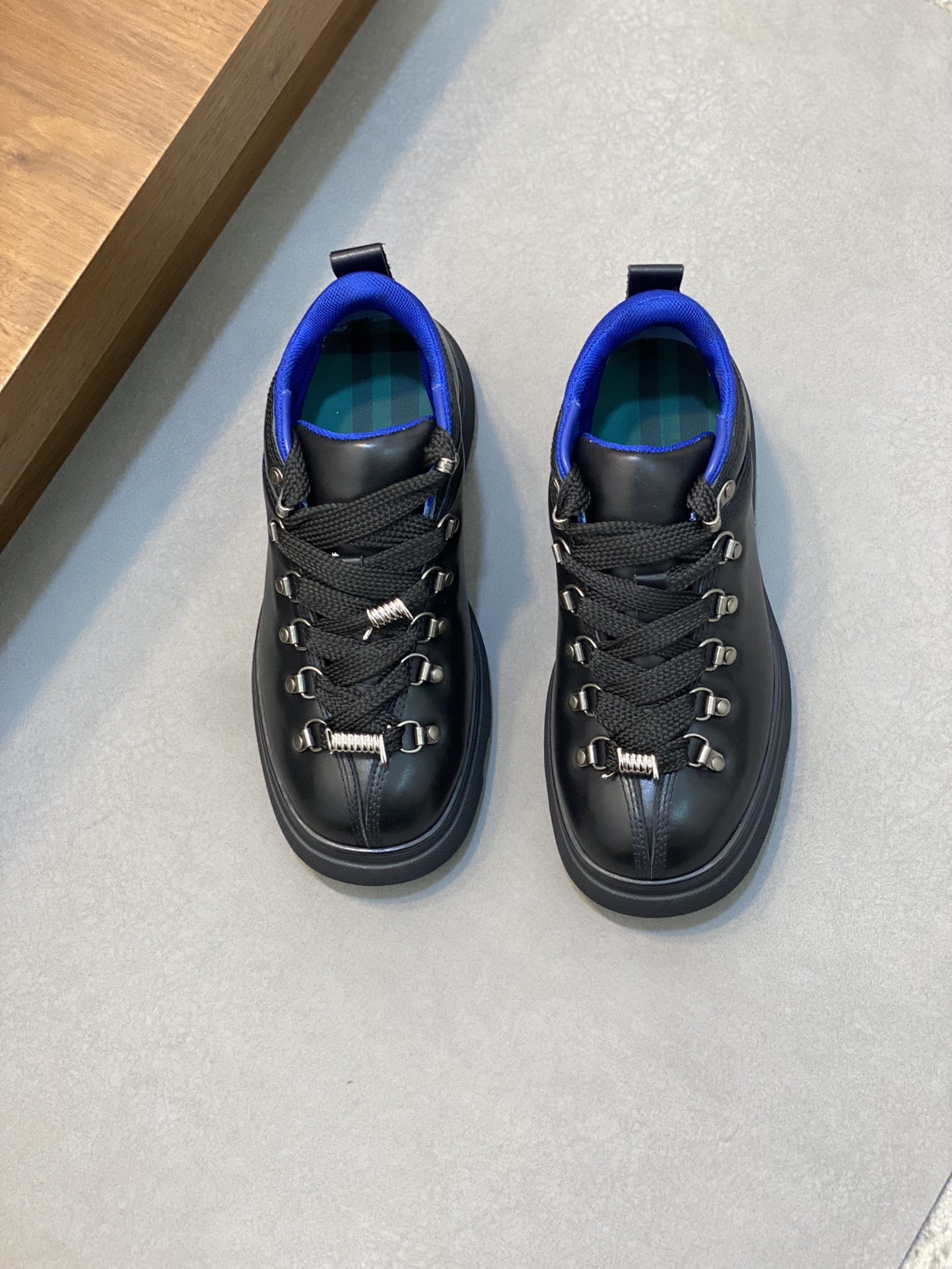 NO:219791,B Top Purchase Ba Fried Street Men's God's official website new counters are available at the same time for sale in the original configuration, Italian imported cowhide with plaid fabric, super comfortable water dyed cow inner mat, high-quality splicing and complex craftsmanship, original factory special original base is super comfortable, original order goods, high-quality, you can enter and exit the counter at will, welcome to compare the counter synchronization, code number 39-44 (order 38. 45),, cowhide19860909B 顶级代购 巴 炸街男神官网新品专柜同步发售原厂配置,意大利进口牛皮搭配格子布面料,超舒水染牛内里垫,高品质拼接复杂工艺,原厂特供原版底超级舒适,原厂跟单货 高品质,可随意进出专柜,欢迎对比专柜同步,码数 39-44（订38. 45）,,cowhide,Men's shoes