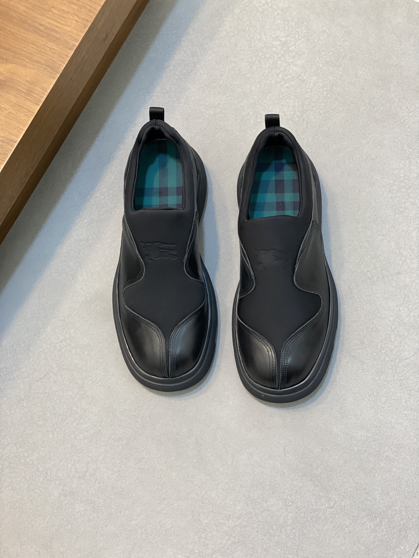 NO:219785,B Top Purchase Bath Street Man God’s official website new counters are available at the same time for sale in the original configuration, Italian imported cowhide with plaid fabric, super comfortable and breathable mesh inner mat, high-quality splicing and complex craftsmanship, original factory special original base is super comfortable, original order goods, high-quality, you can enter and exit the counter at will, welcome to compare the counter synchronization, code number 39-44 (order 38. 45),, cowhide19860909B 顶级代购 巴 炸街男神官网新品专柜同步发售原厂配置,意大利进口牛皮搭配格子布面料,超舒适透气网布内里垫,高品质拼接复杂工艺,原厂特供原版底超级舒适,原厂跟单货 高品质,可随意进出专柜,欢迎对比专柜同步,码数 39-44（订38. 45）,,cowhide,Men's shoes