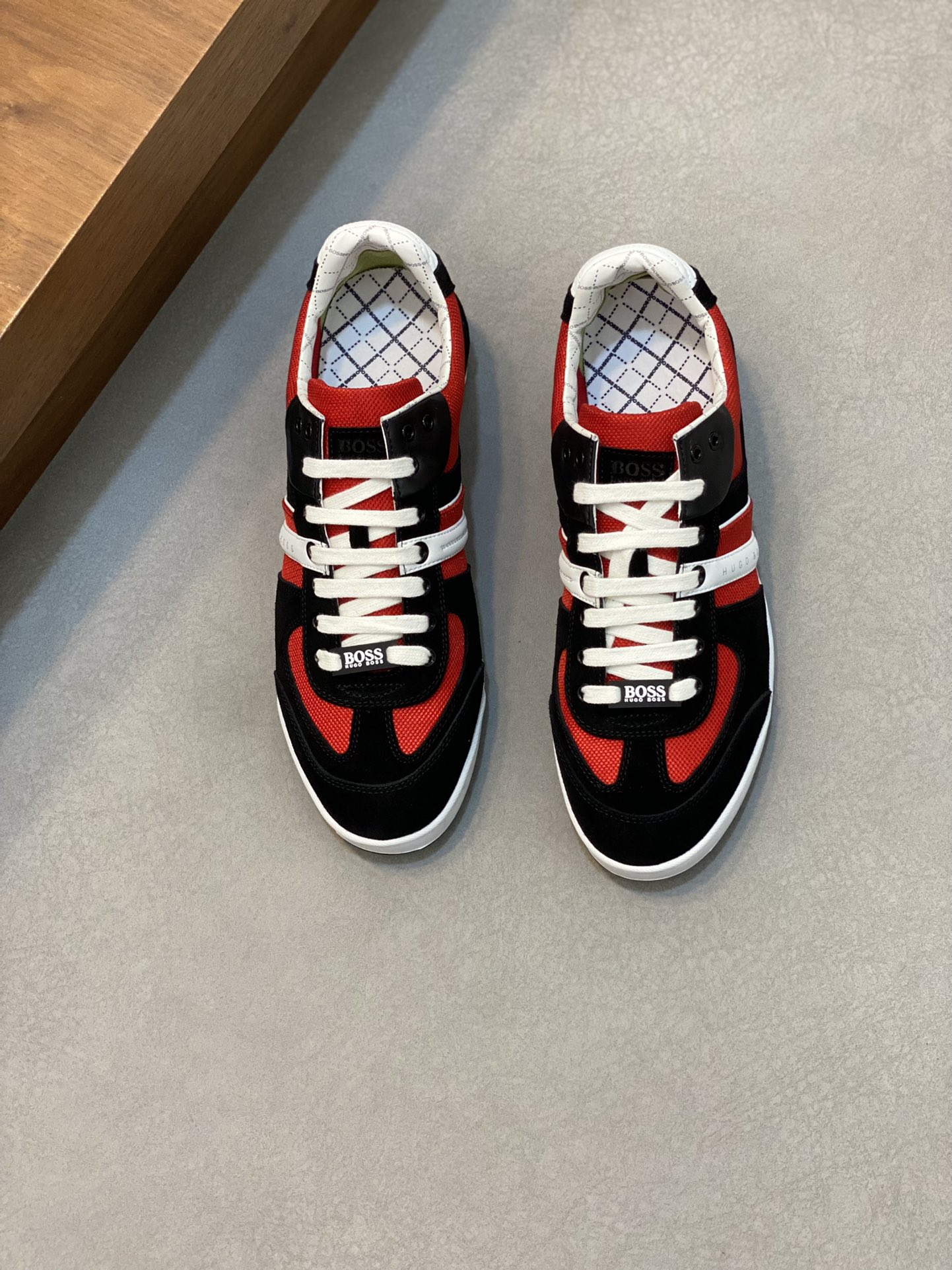 NO:220019,Boss men's casual sneakers, original mold opening, upper is made of Italian imported calfskin spliced ​​flying mesh material, soft and comfortable on the feet, TPU large soles feel light!  Size39-44 (38, 45 customized),,sneakers,cowhide19860909Boss男士休闲运动鞋,原版开模,鞋面采用意大利进口小牛皮拼接飞织网面材质,上脚柔软舒适 TPU大底脚感轻便！ Size39-44（38、45订做）,,sneakers,cowhide,Men's shoes