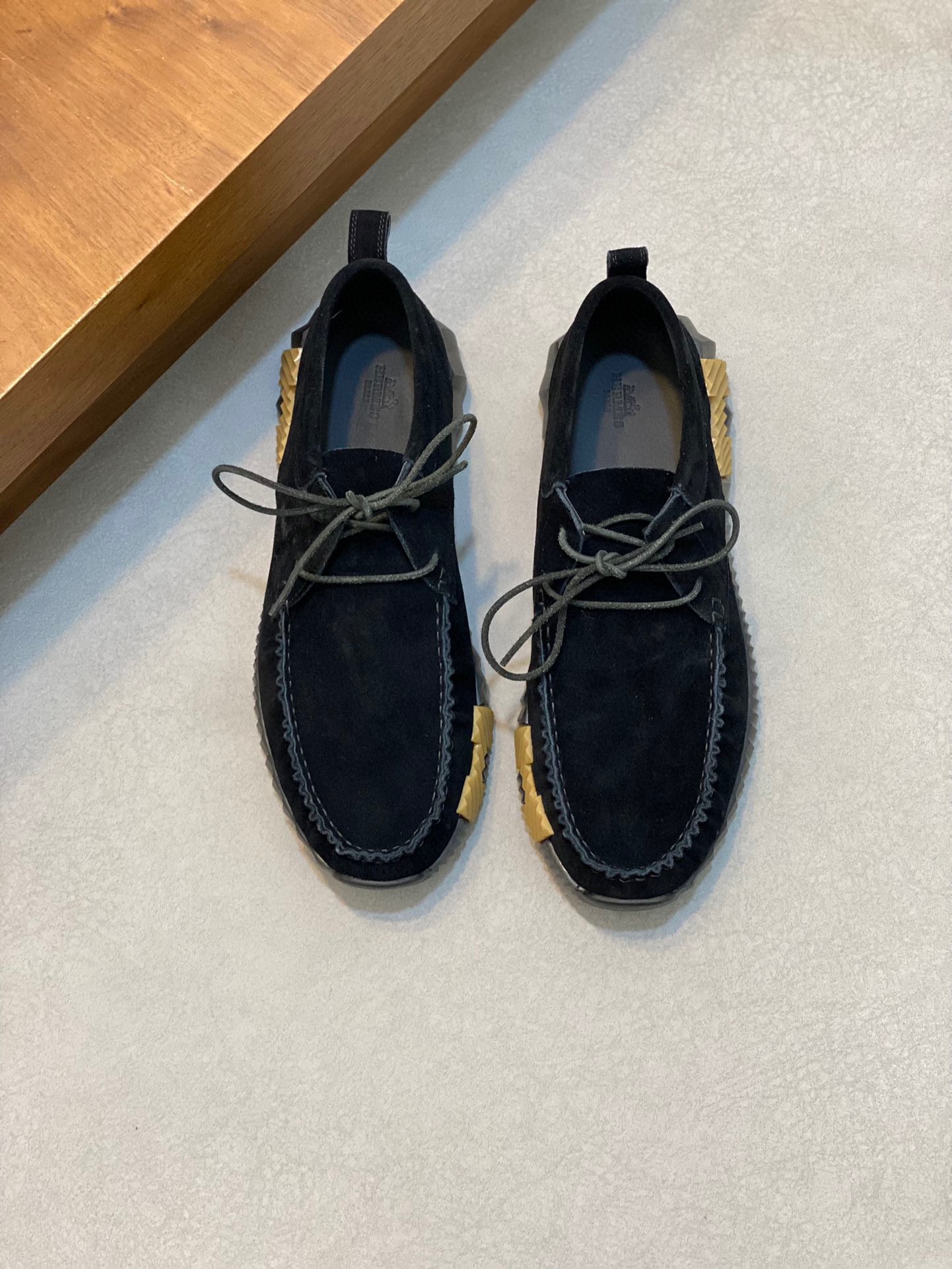 NO:221559,H Hermes Bouncing sneakers, men's casual sneakers, matte cowhide upper splicing, imported material, full texture, light sole decoration contrast pattern, creating a versatile and fashionable style. Size38-44 (45 customized), hermes, sneakers, cowhide19860909H爱马仕Bouncing运动鞋,男士休闲运动鞋,鞋面磨砂牛皮拼接打造,进口材质,质感十足,轻盈鞋底装饰撞色图案,打造百搭时尚风格.Size38-44（45订做）,,hermes,sneakers,cowhide,Men's shoes