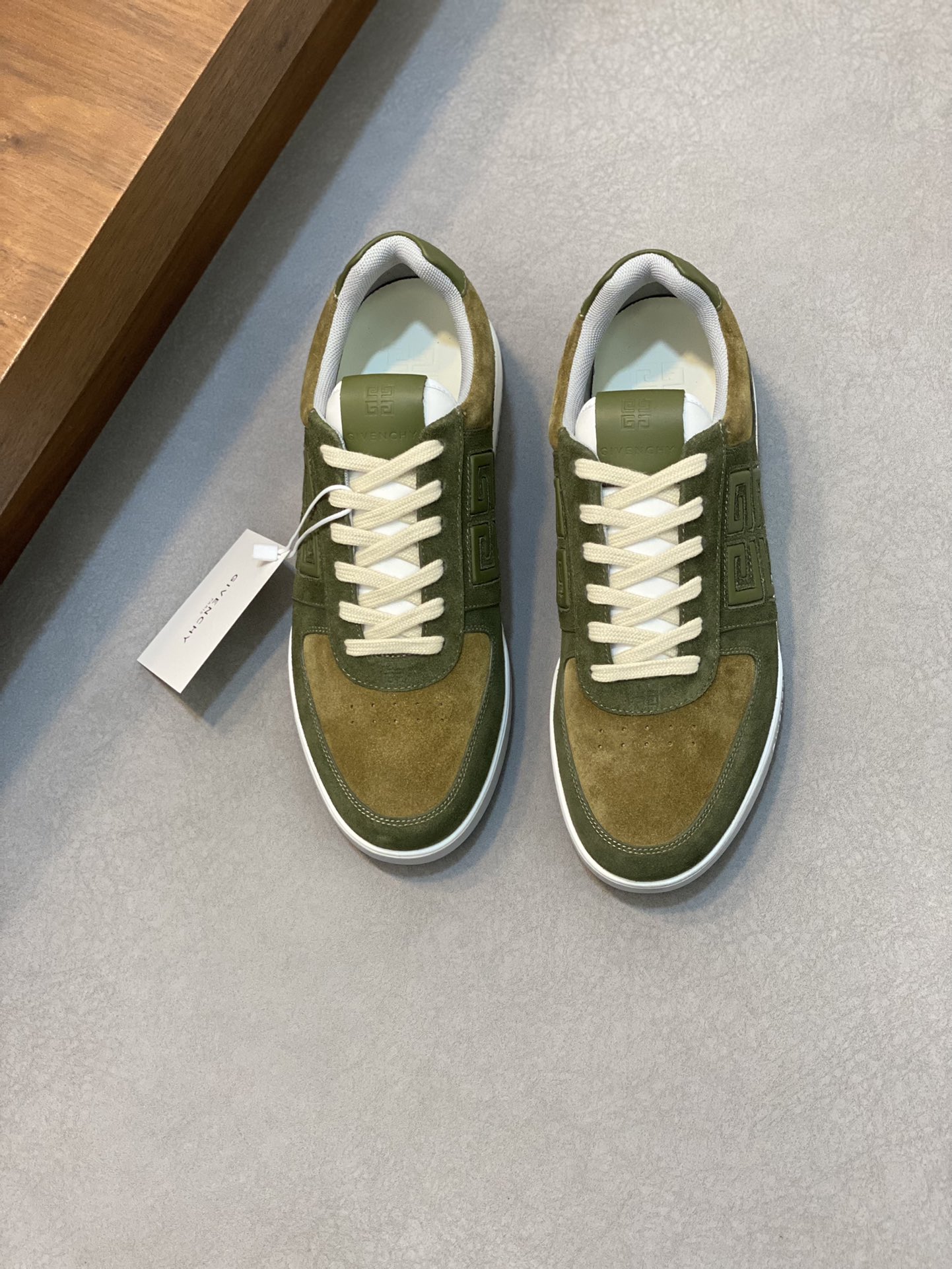 NO:220876,GIVENCH*—Givench; high-end version. The counter is released simultaneously, and the upper is made of original cowhide. The original water-dyed cowhide inner luxury materials, (highlights, high-end, and grade) exquisite workmanship, original sole is specially supplied with original outsole, real-life shooting. Number of sizes 39-44. (38 45 can be customized),, given, given, cowhide19860909GIVENCH*—纪梵希；高版本. 专柜同步发售,鞋面采用原版牛皮.原版水染牛皮内里 奢侈用料,（凸显高端·贵气·档次）做工考究鞋底原厂特供原版大底,实物拍摄. 码数39-44.（38 45可定做）,,givenchy,givenchy,cowhide,Men's shoes