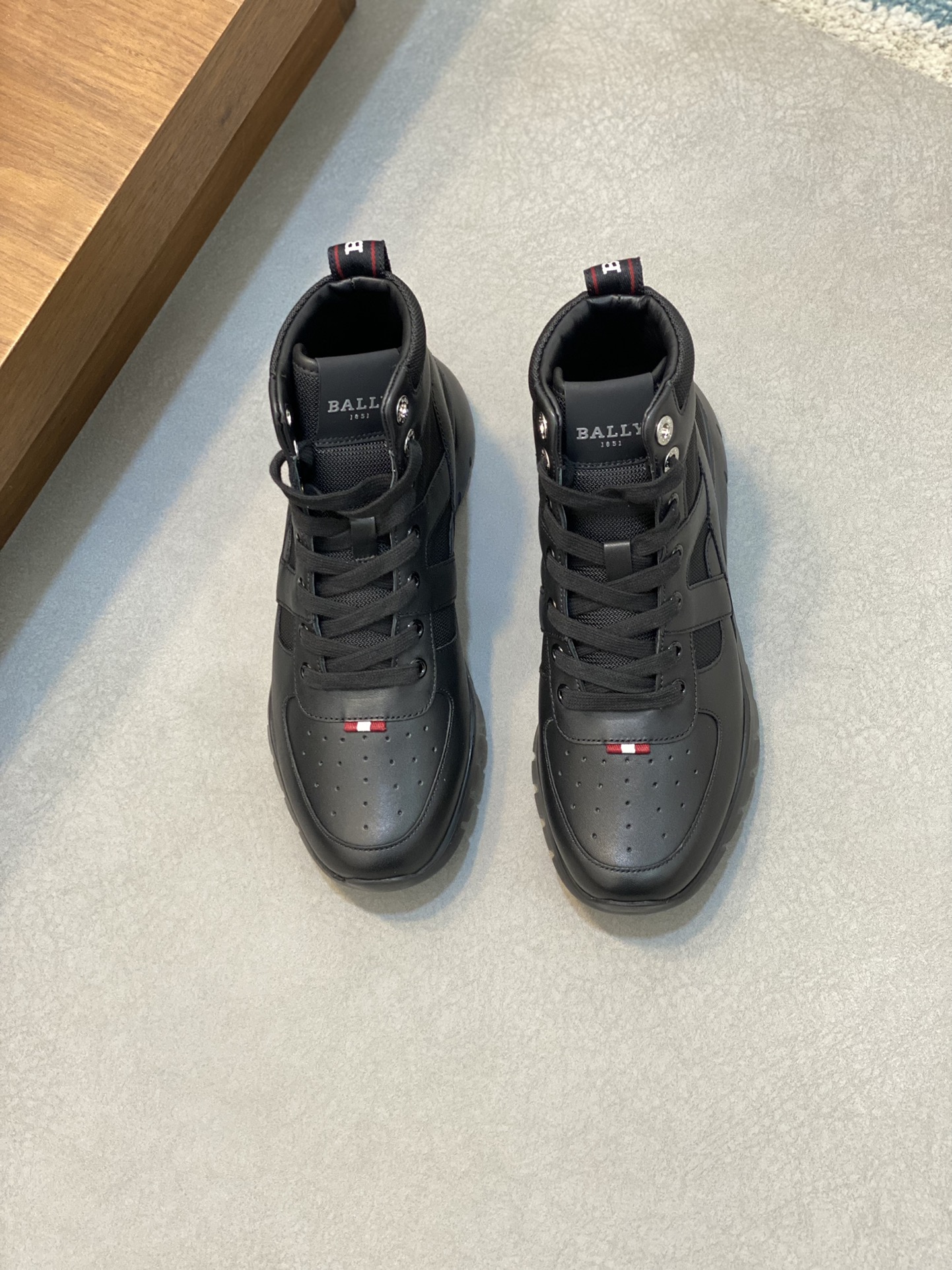 NO:219764,BALLY ultra-light hottest Biney men's Tugaobon casual sneakers, using ultra-light and comfortable design, made of high-tech dough leather and imported dough cloth, with light and comfortable characteristics, XL Extralight rubber EVA lightweight non-slip sole Men's shoes 39 40 41 42 43 44,,sneakers19860909BALLY超轻爆款 Biney男土高邦休闲运动鞋,采用超轻舒适设计,选用高科技面皮料及进口面布精致而成,具有轻盈舒适的特点,XL Extralight橡胶EVA轻质防滑鞋底 男鞋39 40 41 42 43 44,,sneakers,Men's shoes