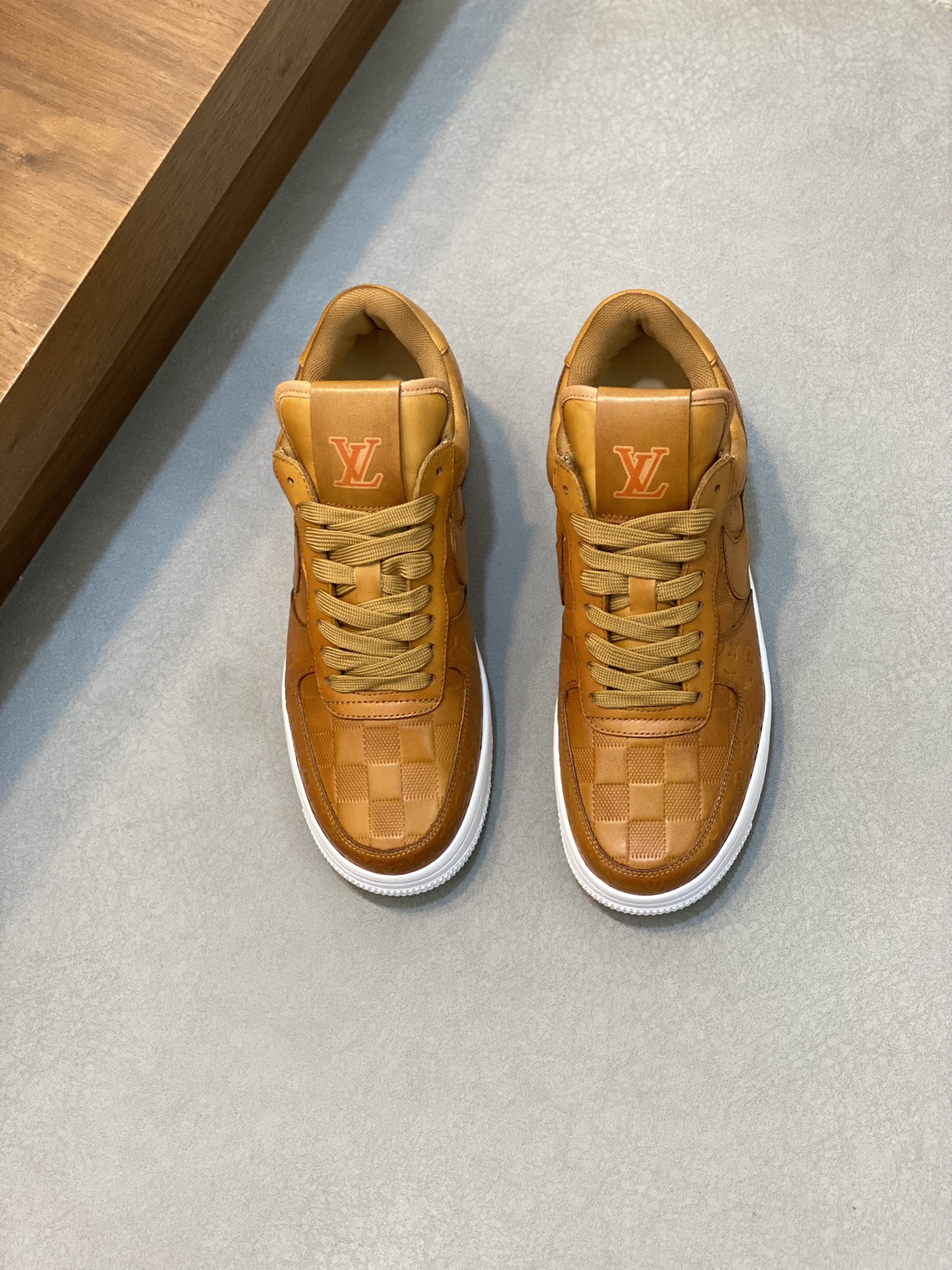 NO:220190,L Top Purchase Road Street Fried Street Men's Super Popular Sports Shoes Counter Synchronization, Italian Original Imported TPU Fabric, Complex craftsmanship perfect replica, imported soft mesh inner lining pad, original sole factory special original sole, exclusive movable molding sole super comfortable, original order goods, high quality, can enter and exit the counter at will, welcome to compare, size 39-44 (can be ordered 38 45),, sneakers19860909L 顶级代购 路 炸街男神超人气运动鞋 专柜同步,鞋面意大利原版进口TPU面料,复杂工艺完美复刻,进口柔软网布内里垫,鞋底原厂特供原版底,独家活动成型底超级舒适,原厂跟单货,高品质,可随意进出专柜,欢迎对比,码数 39-44（可订38 45）,,sneakers,Men's shoes