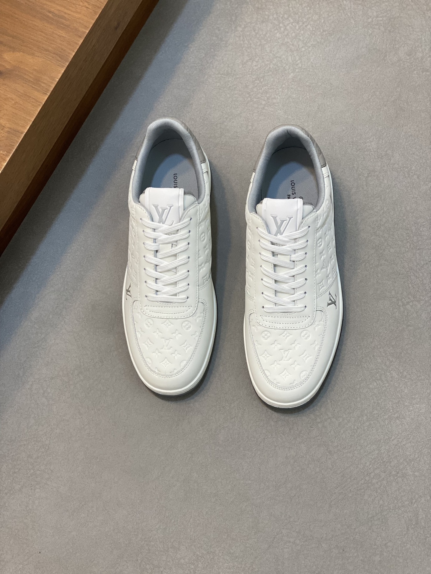 NO:221136,【Louis Vuitton】Louis Vuitton - High-end quality Original single - Upper Napa calfskin, high Zhoubo brand logo - Inner high elastic canvas cloth, breathable mesh footbed - Outsole comfortable TPU molded sole - Ultra-high quality control, fine workmanship highlighted (high-end, noble, grade) - Size 38-44 (45 can be customized),,louis vuitton,louis vuitton,cowhide19860909【Louis Vuitton】路易威登 -高端品质 原单 -鞋面纳帕小牛皮、高周波品牌logo -内里高弹力帆布布匹,透气网布垫脚 -大底舒适TPU成型大底 -超高品控·做工精细凸显(高端·贵气·档次) -Size 38-44（45可订做),,louis vuitton,louis vuitton,cowhide,Men's shoes