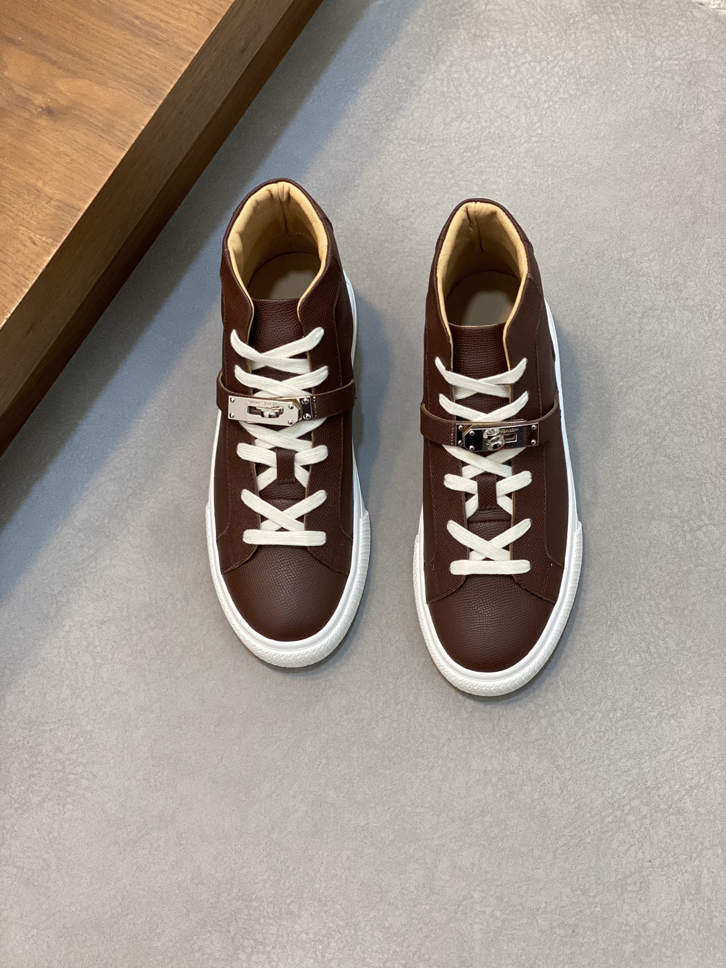 NO:220079,H Hermes high-end luxury products, men's high-top casual sneakers, calfskin splicing, boutique level, creating a modern urban style!  Imported calfskin inner lining, soft and comfortable, TPU large sole, light and comfortable, boutique level!  Size39-44 (38.45 custom made), hermes, sneakers, cowhide19860909H 爱马仕高端奢品,男士高帮休闲运动鞋,小牛皮拼接,精品级别,打造现代都会风格！进口小牛皮内里,柔软舒适 ,TPU大底 轻便舒适,精品级别！Size39-44（38.45定做）,,hermes,sneakers,cowhide,Men's shoes