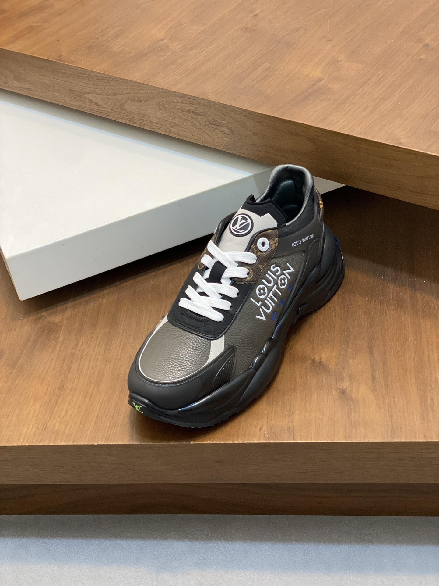 Louis Vuitton Premium Leather Sneakers - Original Upgrade Edition, Sizes 39-44 7 i1731689698 6140 0
