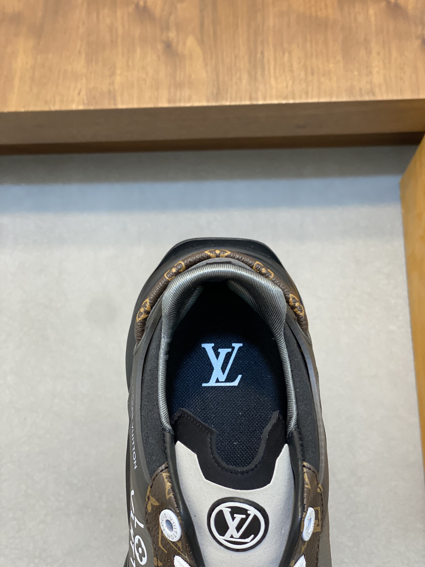 Louis Vuitton Premium Leather Sneakers - Original Upgrade Edition, Sizes 39-44 8 i1731689698 6596 0