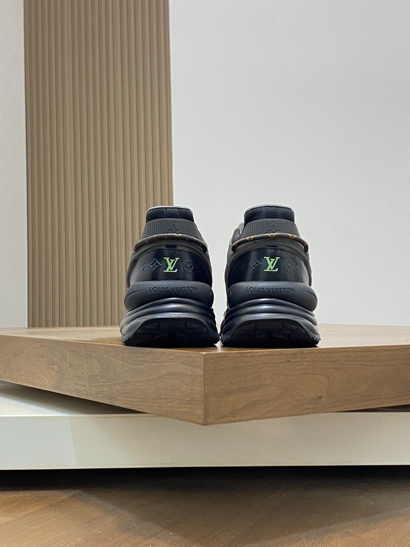 Louis Vuitton Premium Leather Sneakers - Original Upgrade Edition, Sizes 39-44 9 i1731689698 9534 0