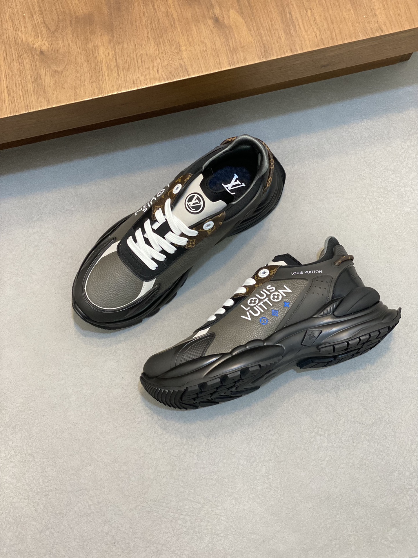 Louis Vuitton Premium Leather Sneakers - Original Upgrade Edition, Sizes 39-44 6 i1731689698 9781 0