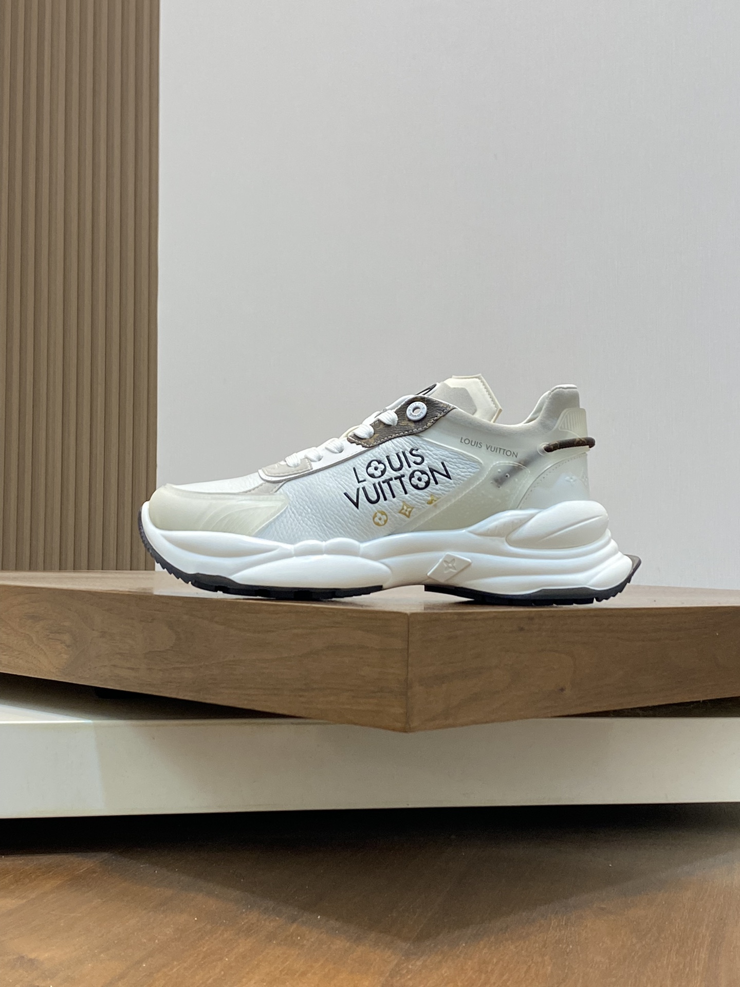 Louis Vuitton Premium White Leather and Canvas Runner Sneakers 3 i1731689716 5994 0