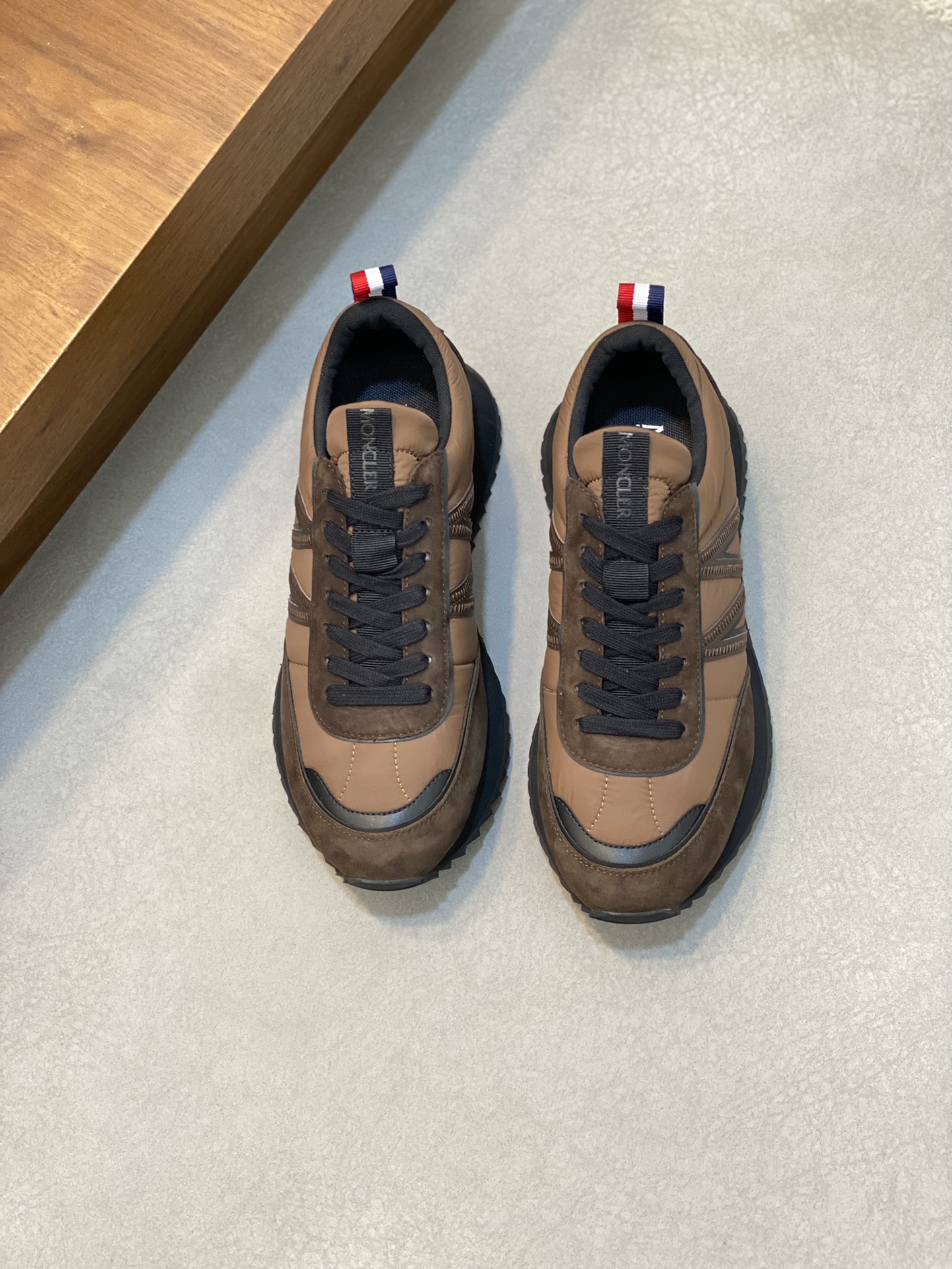 NO:270868,Moncler cover men's shoes and sneakers, imported fabric, neoprene, made of various materials, the upper is designed with shoelaces and rubber inserts, the heel Moncler logo, and the outsole is made of TPU   rubber   high elastic rubber foam combination, which has high elasticity and high wear resistance, and improves comfort. It is worth buying whether it is the upper or color design!  Size39-44 (38 45 custom made), Moncler, sneakers19860909Moncler蒙口 男鞋运动鞋,进口布面、氯丁橡胶 各种材质拼接打造,鞋面采用鞋带和橡胶嵌件设计,后跟Moncler标志,大底采用TPU 橡胶 高弹橡胶发泡组合成型,具有高弹性高耐磨性,提高舒适性,无论是鞋面还是颜色设计都值得入手！Size39-44（38 45定做）,,Moncler,sneakers,Men's shoes