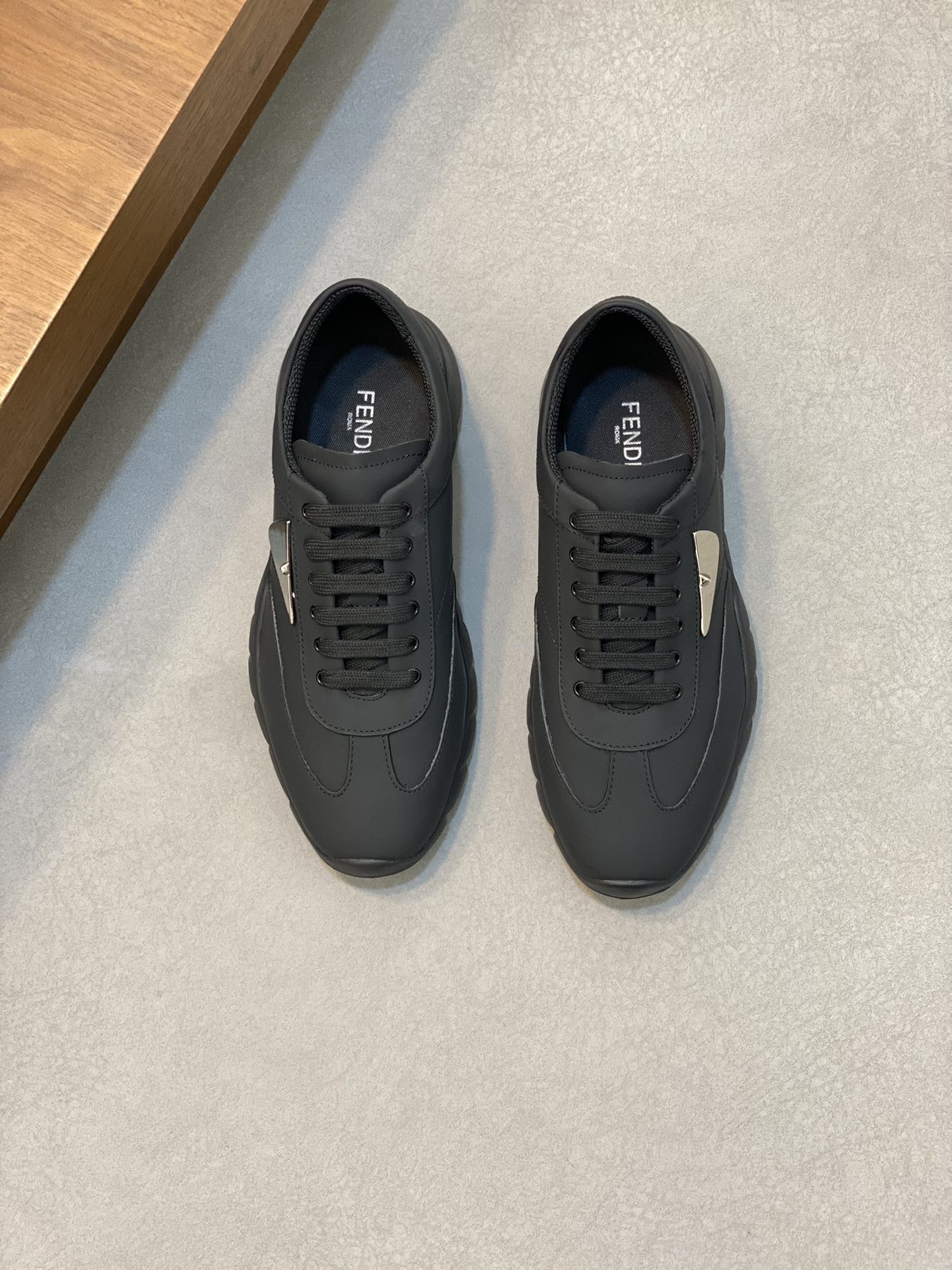 NO:280582,【FENDI】Top Purchase Fen Fen Street Fried Street God Little Monster Popular and Popular New Models of the New Original Configuration, Italy imported original silk cowhide fabric, high-quality printing technology, imported water dyed cowhide breathable mesh inner lining, breathable and comfortable, original soles are specially supplied with original soles, super comfortable, original order goods are high quality, can enter and exit the counter at will, welcome to compare, number 39-44 (order 38.45.46),,fendi,cowhide19860909【FENDI】顶级代购 芬 炸街男神小怪兽人气爆款专柜新款原厂配置,意大利进口原版丝绸牛皮面料,高品质印花工艺,进口水染牛皮拼透气网纱内里,透气舒适,鞋底原厂特供原版底超级舒适,原厂跟单货高品质,可随意进出专柜,欢迎对比,码数 39-44（可订 38.45.46）,,fendi,cowhide,Men's shoes