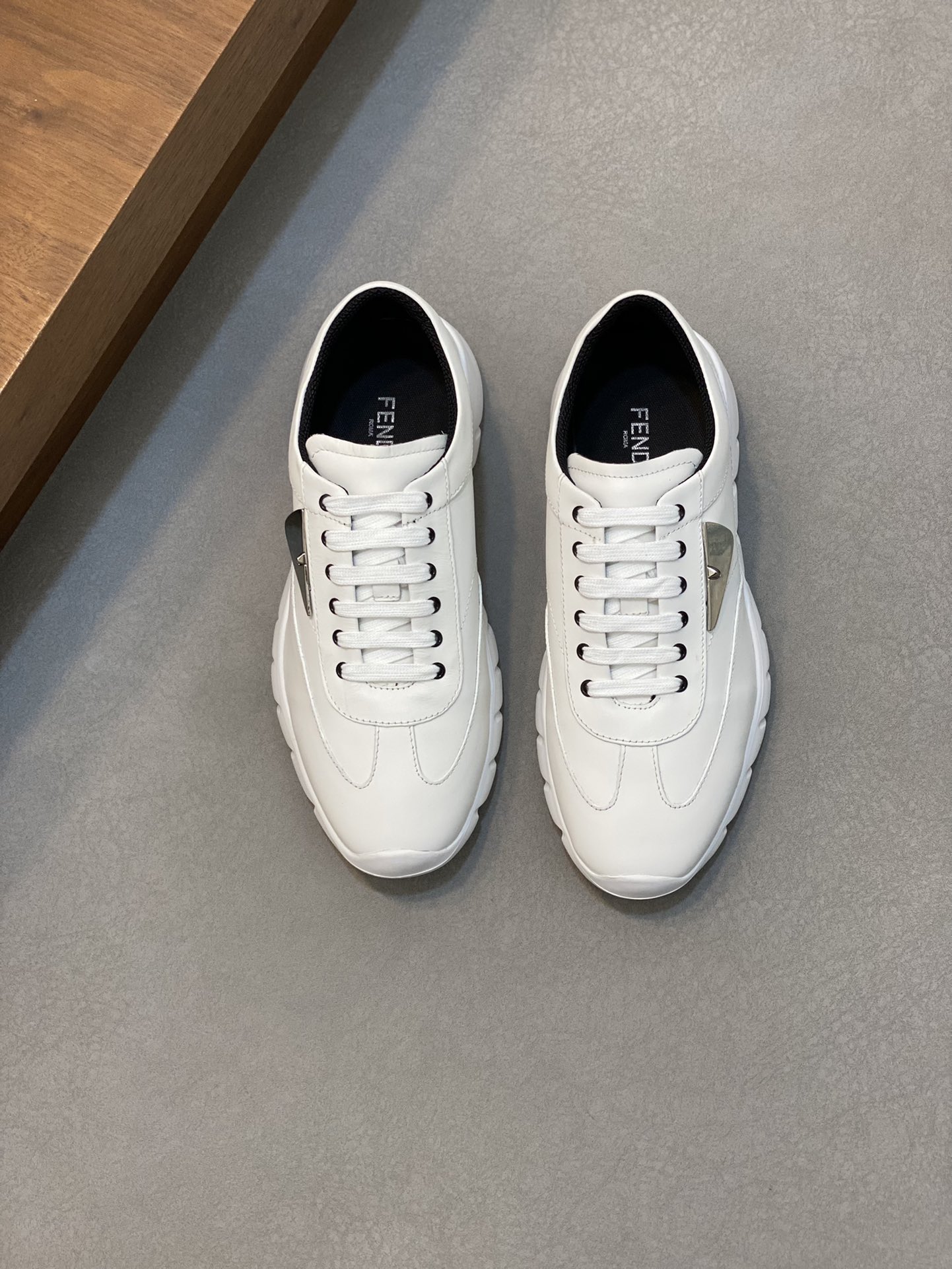 NO:280585,【FENDI】Top Purchase Fen Fen Street Fried Street God Little Monster Popular and Popular New Models of the New Original Configuration, Italy imported original cowhide fabric, high-quality printing technology, imported water dyed cowhide breathable mesh inner lining, breathable and comfortable, original soles are specially supplied with original soles, super comfortable, original order goods are high quality, can enter and exit the counter at will, welcome to compare, number 39-44 (can be ordered 38.45.46),,fendi,cowhide,19860909【FENDI】顶级代购 芬 炸街男神小怪兽人气爆款专柜新款原厂配置,意大利进口原版牛皮面料,高品质印花工艺,进口水染牛皮拼透气网纱内里,透气舒适,鞋底原厂特供原版底超级舒适,原厂跟单货高品质,可随意进出专柜,欢迎对比,码数 39-44（可订 38.45 .46）,,fendi,cowhide,Men's shoes