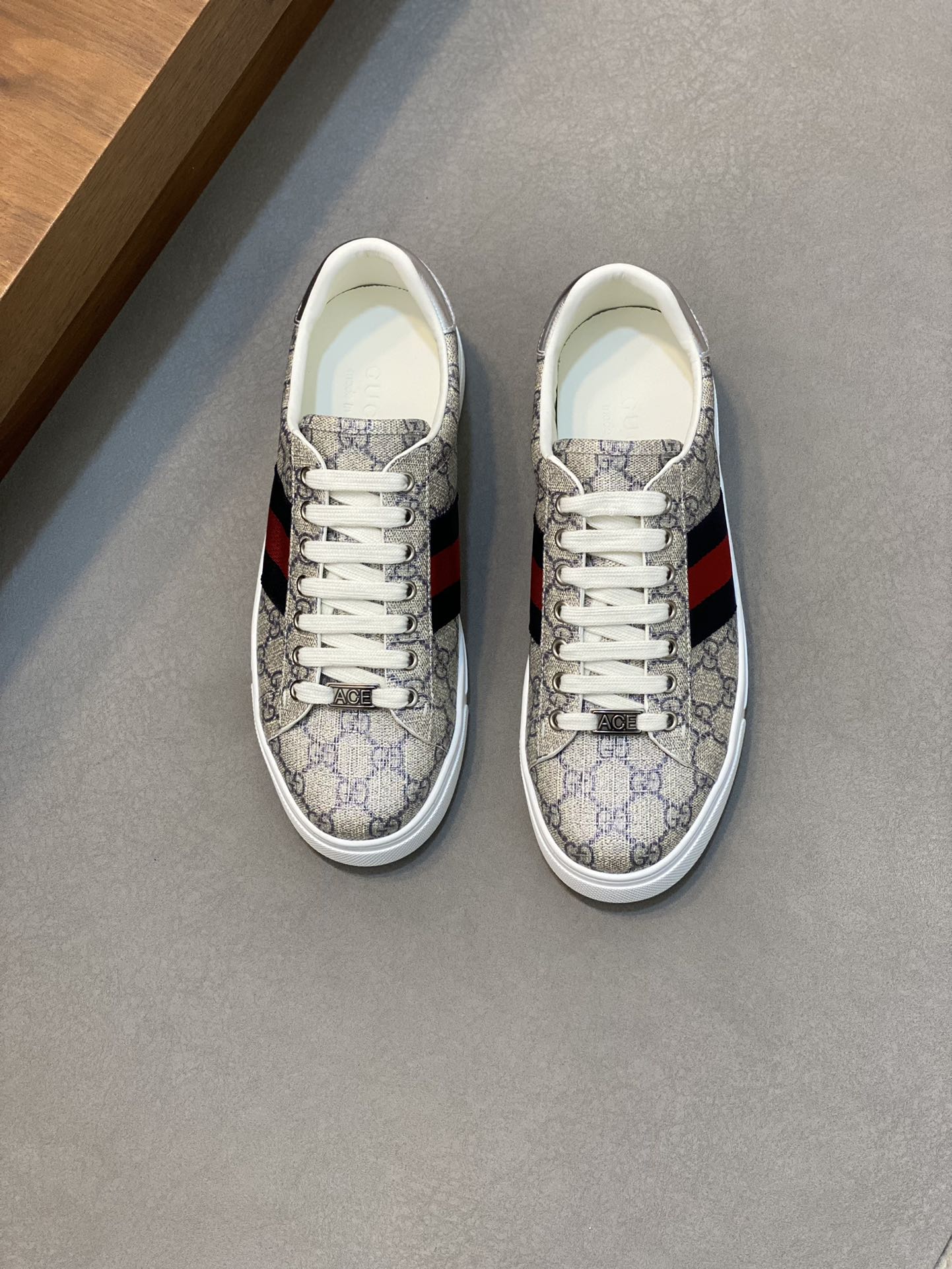 NO:221129,Brand G U C C I Color white shoes, size 35-45 couples, price, material Guqi counter synchronizes new casual shoes!  High quality Top version 1:1 made fashionable and trendy details impeccable with imported calfskin made of soft and comfortable cowhide inner foot feeling comfortable and superior quality original outsole, Guqi casual shoes, cowhide19860909品牌G U C C I 颜色小白鞋 码数35-45情侣款 价格 材质古奇专柜同步新品休闲鞋！高品质 顶级版本1:1制作时尚潮流细节无可挑剔采用进口小牛皮制作柔软舒适牛皮内里脚感舒适品质优越原版大底,古奇 休闲鞋,cowhide,Men's shoes