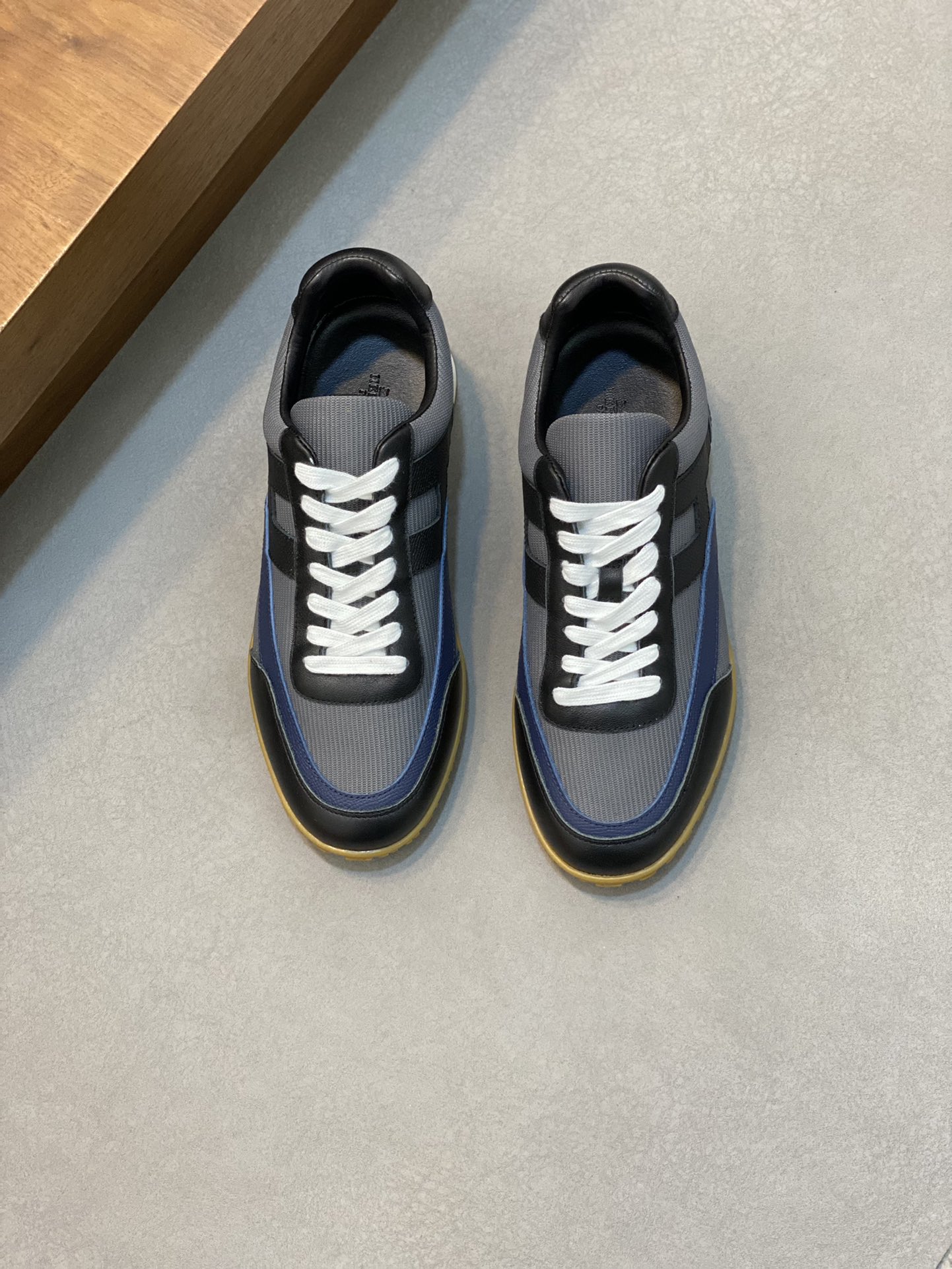 NO:221338,Brand HERMES original color matching, size 38-44 customized 45.46 price, new Hermes style, boutique sports shoes, upper cowhide, creating a full cowhide footbed cowhide inner style, dynamic original, Hermes comfortable sole, simple and generous sports and casual, Hermes casual shoes, hermes, hermes, sneakers, cowhide19860909品牌HERMES 颜色原版配色 码数38-44订做45.46 价格 材质爱马仕新款 精品运动鞋 鞋面牛皮打造全牛皮垫脚牛皮内里版型时尚 动感十足原版 爱马仕舒适大底 简洁大方运动休闲,爱马仕 休闲鞋,hermes,hermes,sneakers,cowhide,Men's shoes