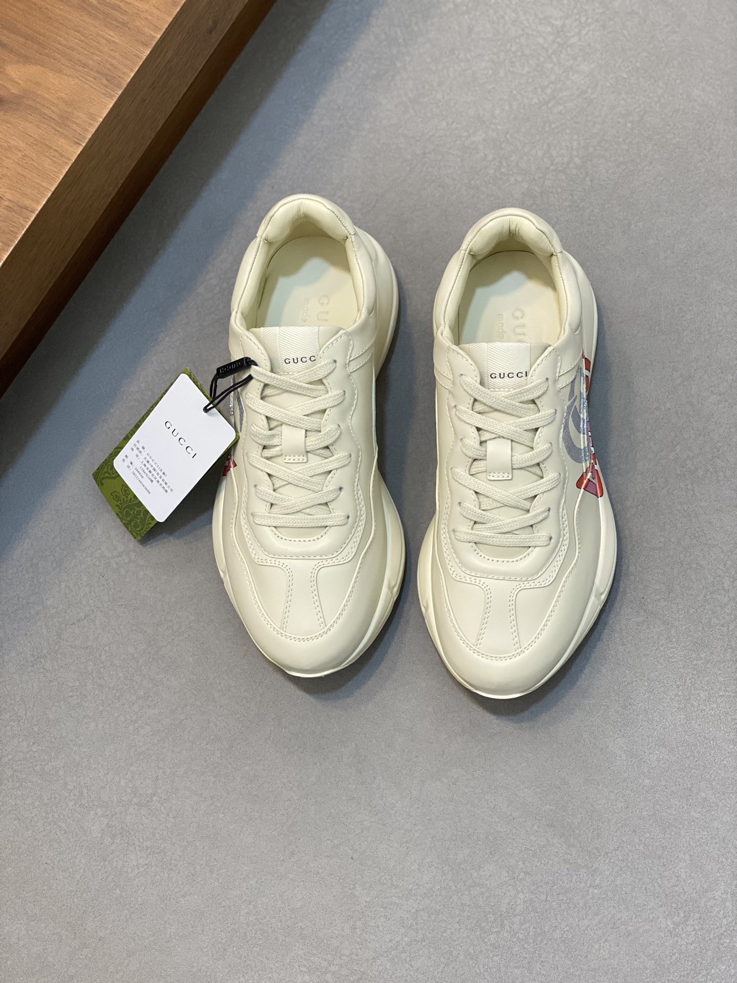 NO:620518,GUCCI Italian Gucci dad shoes, top version, original quality purchase level, 2 years of experience in making dad shoes, the original disassembly took more than 3 months of research and development, and it is finally available!  The goods are worth looking forward to!  Couple model, versatile for all seasons, fashionable and unique, more than 100 layouts in the whole series, welcome to inquire for pictures. Outsole: the latest original developed TPU. Upper: imported first-layer silk cowhide. Lining: original grade A mixed sheepskin. Foot pads: original grade A imported cowhide. Authentic counter full package. Midsole. Latex pad with LOGO, last, oil edge, air pressure coding process, supports NFC anti-counterfeiting chip detection!  Size: women’s size 35-41, men’s size 38-46 (women’s 35 41, men’s 38 45 46 customized), Gucci casual shoes, gucci, cowhide, sheepskin19860909GUCCI意大利古奇老爹鞋 顶级版本 原单品质代购级别 2年做老爹鞋的积累,原版拆解耗时3个多月研究开发,终于面世！狠货值得期待！ 情侣款 四季百搭 时尚 个性 与众不同 全系列100多个版面,欢迎来图咨询 大底:最新原版开发TPU 鞋面:进口头层丝绸牛皮 内里:原版A级混种羊皮 垫脚:原版A级进口牛皮 专柜正品全套包装 中底 乳胶垫带LOGO , 套楦,油边,空压打码工艺,支持NFC防伪芯片检测！ 码数:女码35-41 男码38-46(女35 41 男38 45 46定做),古奇 休闲鞋,gucci,cowhide,sheepskin,Men's shoes