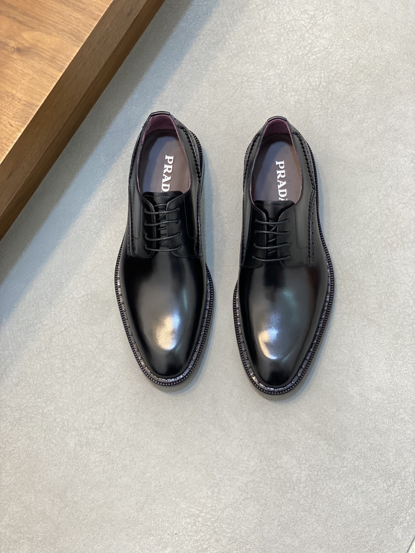 NO:220027,Brand PRADA Color Original Color Code Number 39-44 Standard Code Price Material Prada New Model Business Leather Shoes Super Plateau Single Quality Luxury Material Selection Uppers are made of imported original cowhide   cowhide inner pure handmade for comfortable wearing experience Original (genuine leather sole) durable wear-resistant and non-slip, Prada leather shoes, prada, prada, cowhide, Leather soles19860909品牌PRADA 颜色原版配色 码数39-44标准码 价格 材质普拉达新款 商务皮鞋超高原单品质奢华选材鞋面采用进口原版牛皮 牛皮内里纯手工打造只为舒适的穿着体验原版（真皮大底）耐穿耐磨防滑,普拉达 皮鞋,prada,prada,cowhide,Leather soles,Men's shoes