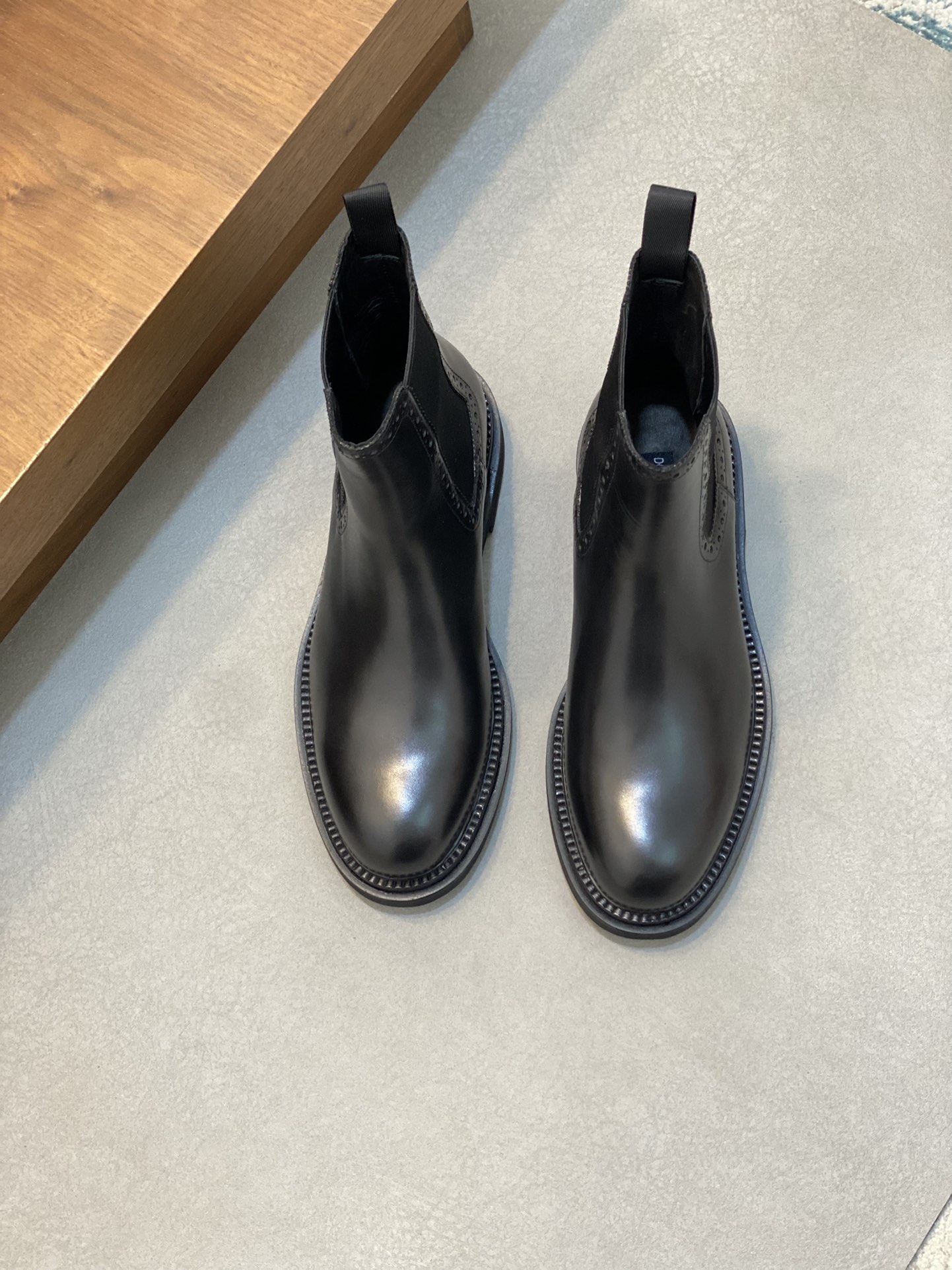 NO:220047,Brand D&G color original color matching 39-44 custom made 38.45 Price Material Dolce & Gabbana/New men's boots Calfskin moccasin shoes Bernini series moccasin shoes embellished with new metal signs. Made of Mino calfskin, original combination rubber outsole retro and shiny texture complement each other, releasing contemporary exquisite charm., D&G-men's boots, Dolce & Gabbana, Dolce & Gabbana, Dolce & Gabbana, Dolce & Gabbana, boots, cowhide19860909品牌D&G 颜色原版配色 码数39-44定做38.45 价格 材质杜嘉班纳Dolce & Gabbana/新款男靴 小牛皮莫卡辛鞋 Bernini 系列莫卡辛鞋,点缀全新金属标牌.采用 Mino 小牛皮制成,原版组合橡胶大底 复古与亮泽质感相得益彰,释放当代考究魅力.,D&G-男靴,Dolce&Gabbana,Dolce&Gabbana,Dolce&Gabbana,boots,cowhide,Men's shoes