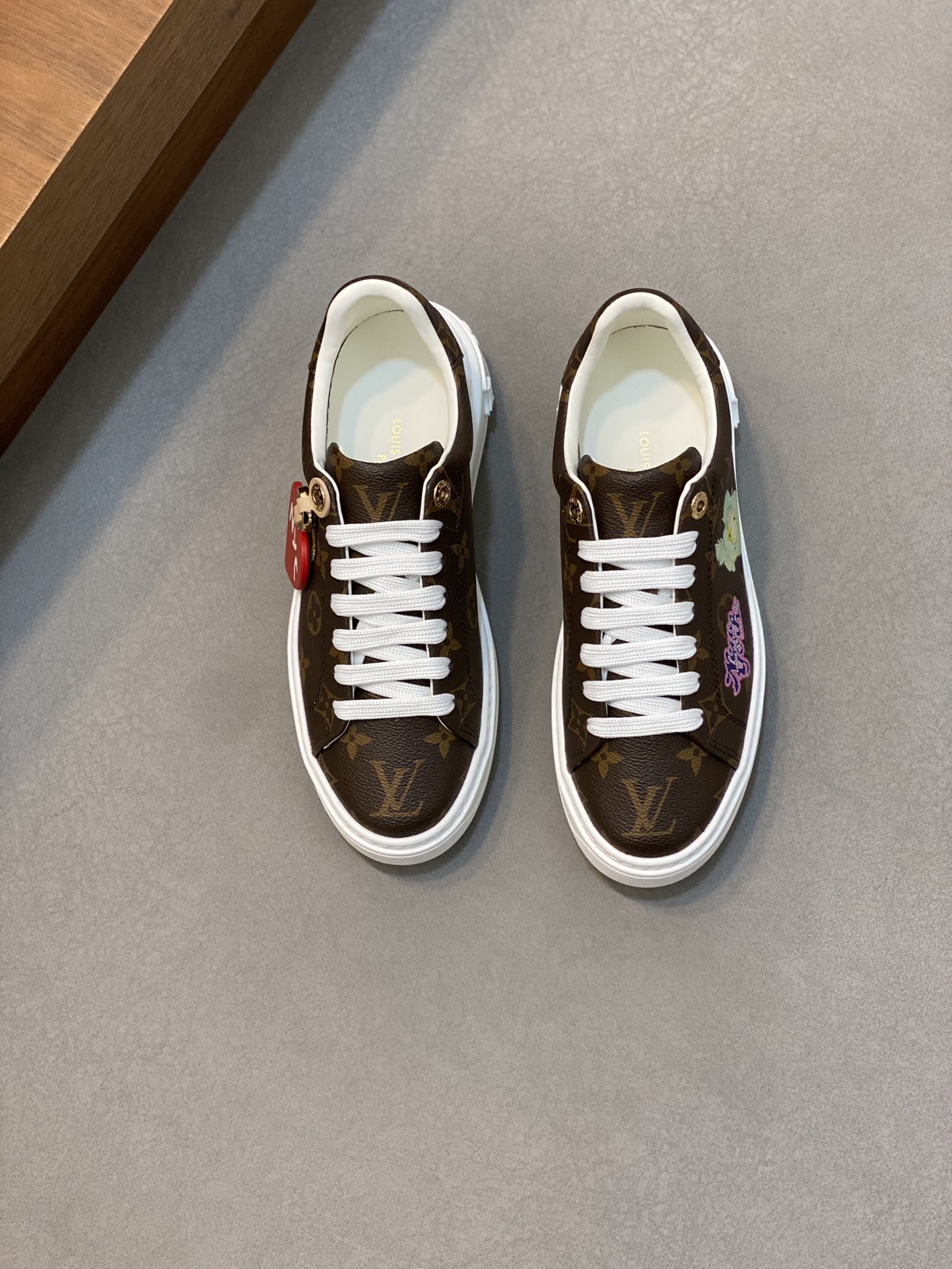 NO:221534,Brand LOUIS VUITTON original color matching, 35-45 couples price, material, new Louis Vuitton style, casual shoes!  Original single-quality Labon craft upper adopts cowhide printed cowhide inner style and fashionable. Simple and atmospheric original LV outsole, Louis Vuitton, louis vuitton, louis vuitton, louis vuitton, cowhide19860909品牌LOUIS VUITTON 颜色原版配色 码数35-45情侣款 价格 材质路易威登新款 休闲鞋！原单品质拉邦工艺鞋面采用牛皮印花牛皮内里版型时尚 简单大气原版LV大底,路易威登,louis vuitton,louis vuitton,louis vuitton,cowhide,Men's shoes