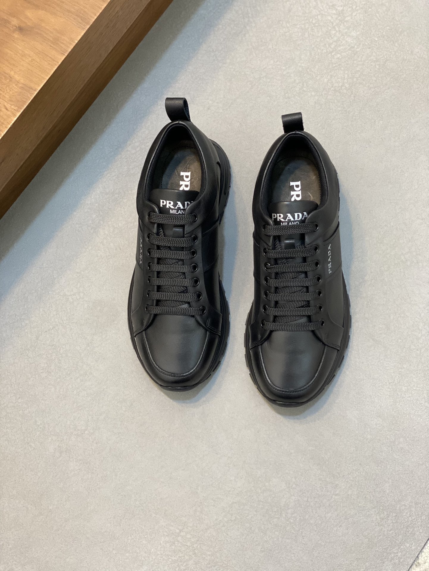 NO:220219,Brand P R A D A Color Original Color Pair Number 39-44 Customized 38.45 Price Material Prada New Product Original Single-Custom Low-top Casual Sports Shoes!  The upper is made of original soft cowhide with Prada logo mesh lining. The original molded sole of cowhide is made of high quality. Prada, prada, sneakers, cowhide19860909品牌P R A D A 颜色原版配色 码数39-44定做38.45 价格 材质普拉达新品原单货低帮休闲运动鞋！鞋面采用原版柔软牛皮搭配普拉达标识网布内里 牛皮垫脚原版开模大底、高品质值得拥有,普拉达,prada,sneakers,cowhide,Men's shoes