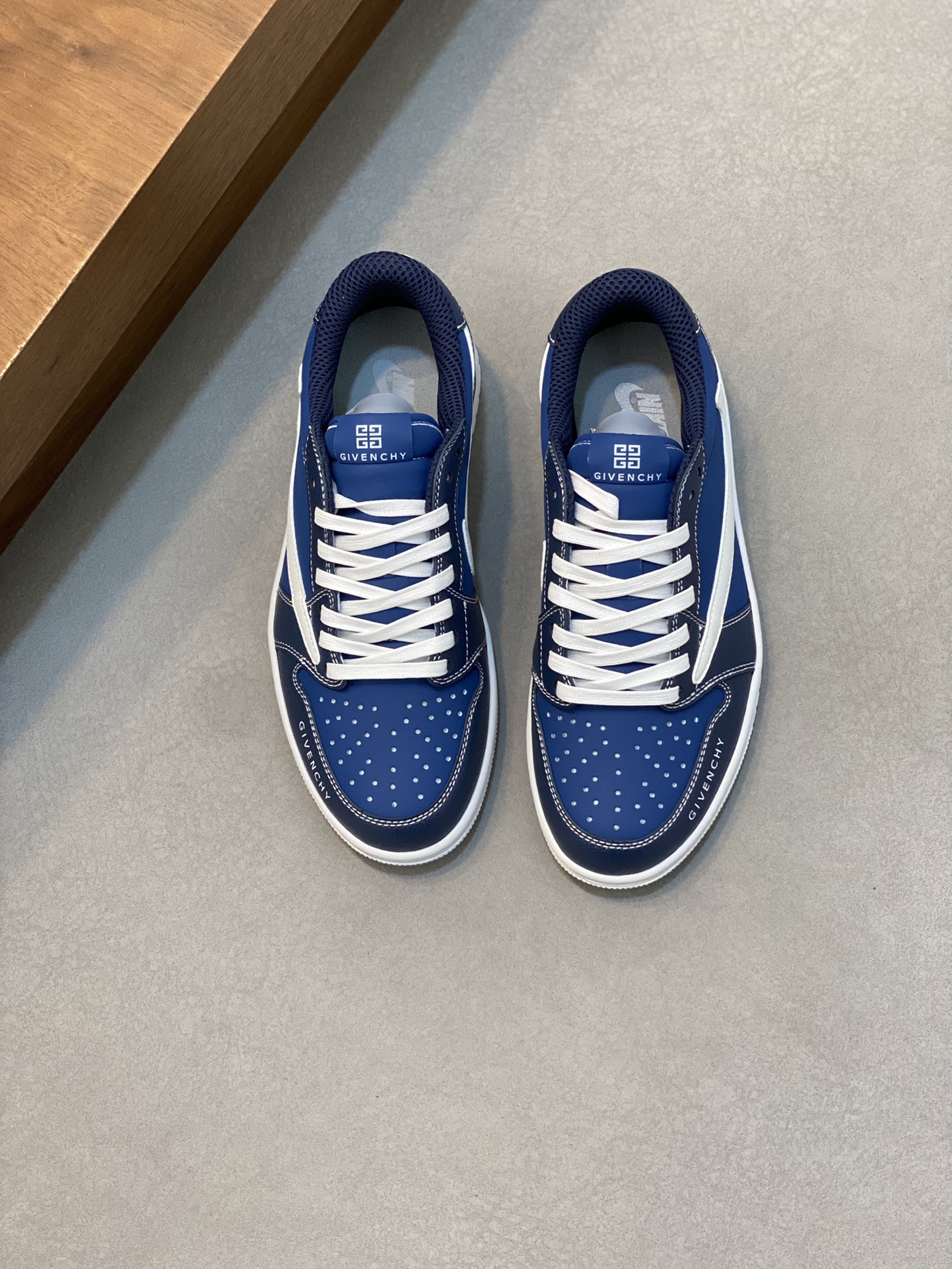 NO:221103,Brand LV·NiKe color original color matching, code number 38-44 customized 45.46 price Material Louis Vuitton·Nike new casual shoes!  The Louis Vuitton x x Nike co-branded model basically continues the style of THE TEN. The visual effects of the Swoosh car line and shoe tongue label are quite familiar, and they have both fashion and trendy attributes!  The upper is made of original material, original rubber outsole. Welcome to compare, nike sneakers, louis vuitton, louis vuitton, louis vuitton, stuart weitzman, sneakers19860909品牌LV·NiKe 颜色原版配色 码数38-44定做45.46 价格 材质路易威登·耐克新品休闲鞋！Louis Vuitton x x Nike 联名款,设计思路基本上是延续 THE TEN 的风格,Swoosh 车线、鞋舌标签视觉效果相当熟悉,兼具时尚与潮流属性！鞋面采用原版材质,原版橡胶大底 欢迎对比,nike 运动鞋,louis vuitton,louis vuitton,louis vuitton,stuart weitzman,sneakers,Men's shoes