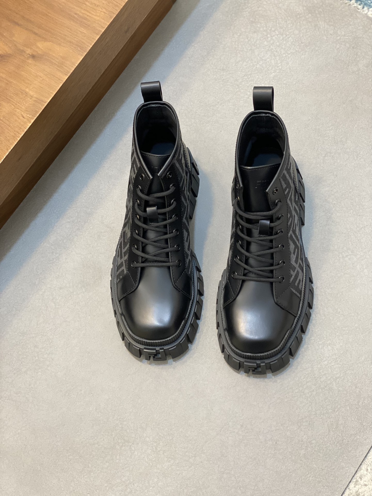 NO:220202,Brand FENDI color original color matching number 39-44 customized 38.45 Price Material new Fendi style men's boots Fashion trend Original high-quality upper imported cowhide making Cowhide feet, cowhide inner style fashionable dynamic original outsole simple and generous casual and fashionable, Fendi leather shoes, fendi, fendi, boots, cowhide19860909品牌FENDI 颜色原版配色 码数39-44定做38.45 价格 材质芬迪新款 男靴 时尚潮流 原版高品质鞋面进口牛皮制作 牛皮垫脚、牛皮内里版型时尚 动感十足原版大底简洁大方休闲时尚,芬迪皮鞋,fendi,fendi,boots,cowhide,Men's shoes