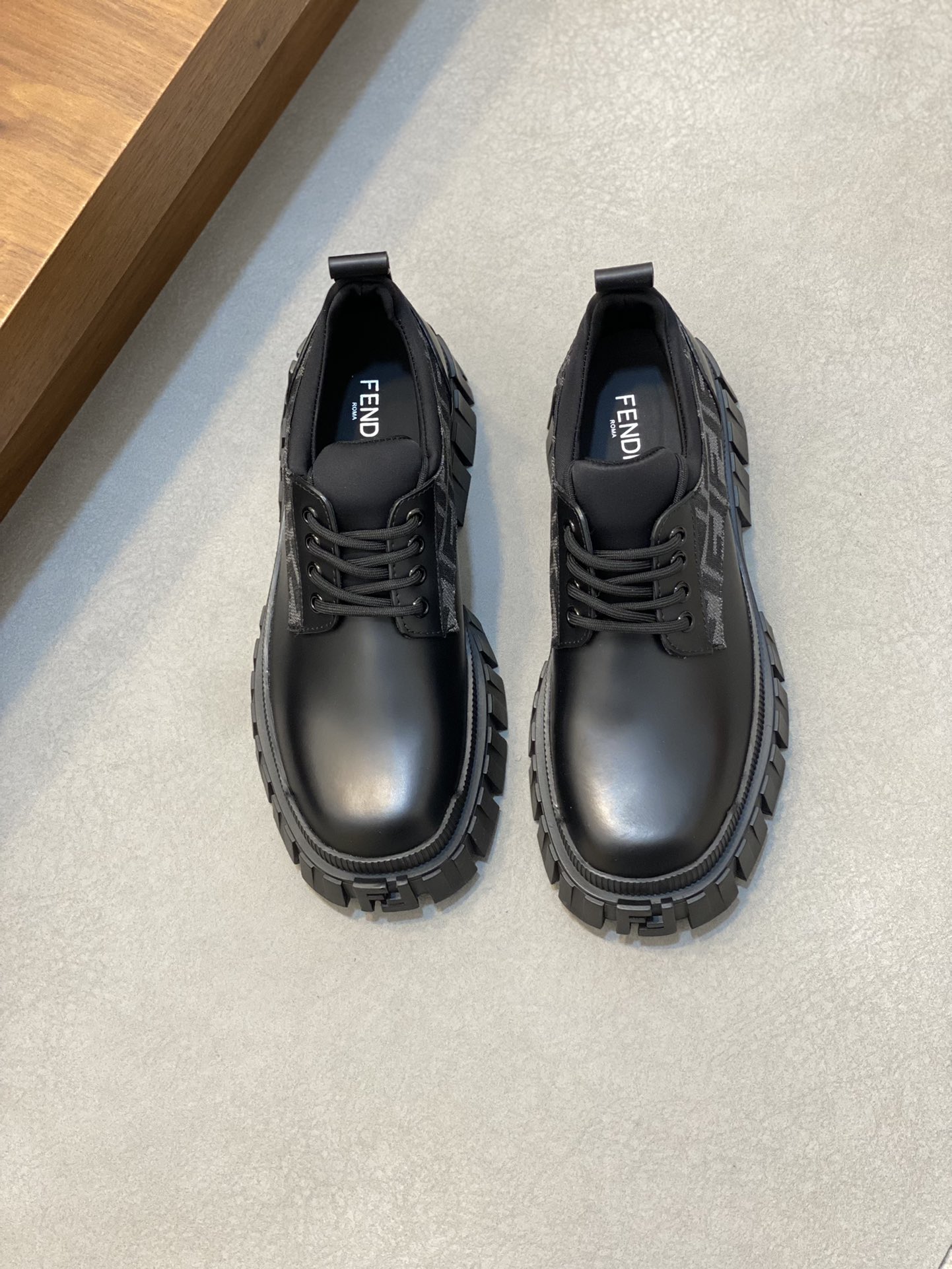 NO:220206,Brand FENDI color original color matching number 39-44 customized 38.45 Price Material new style of Fendi casual leather shoes Fashion trend Original high-quality upper imported cowhide made of cowhide leather Cowhide footbed and cowhide inner style is fashionable Dynamic original outsole simple and generous casual and fashionable, Fendi leather shoes, fendi, fendi, cowhide19860909品牌FENDI 颜色原版配色 码数39-44定做38.45 价格 材质芬迪新款 休闲皮鞋 时尚潮流 原版高品质鞋面进口牛皮制作 牛皮垫脚、牛皮内里版型时尚 动感十足原版大底简洁大方休闲时尚,芬迪皮鞋,fendi,fendi,cowhide,Men's shoes