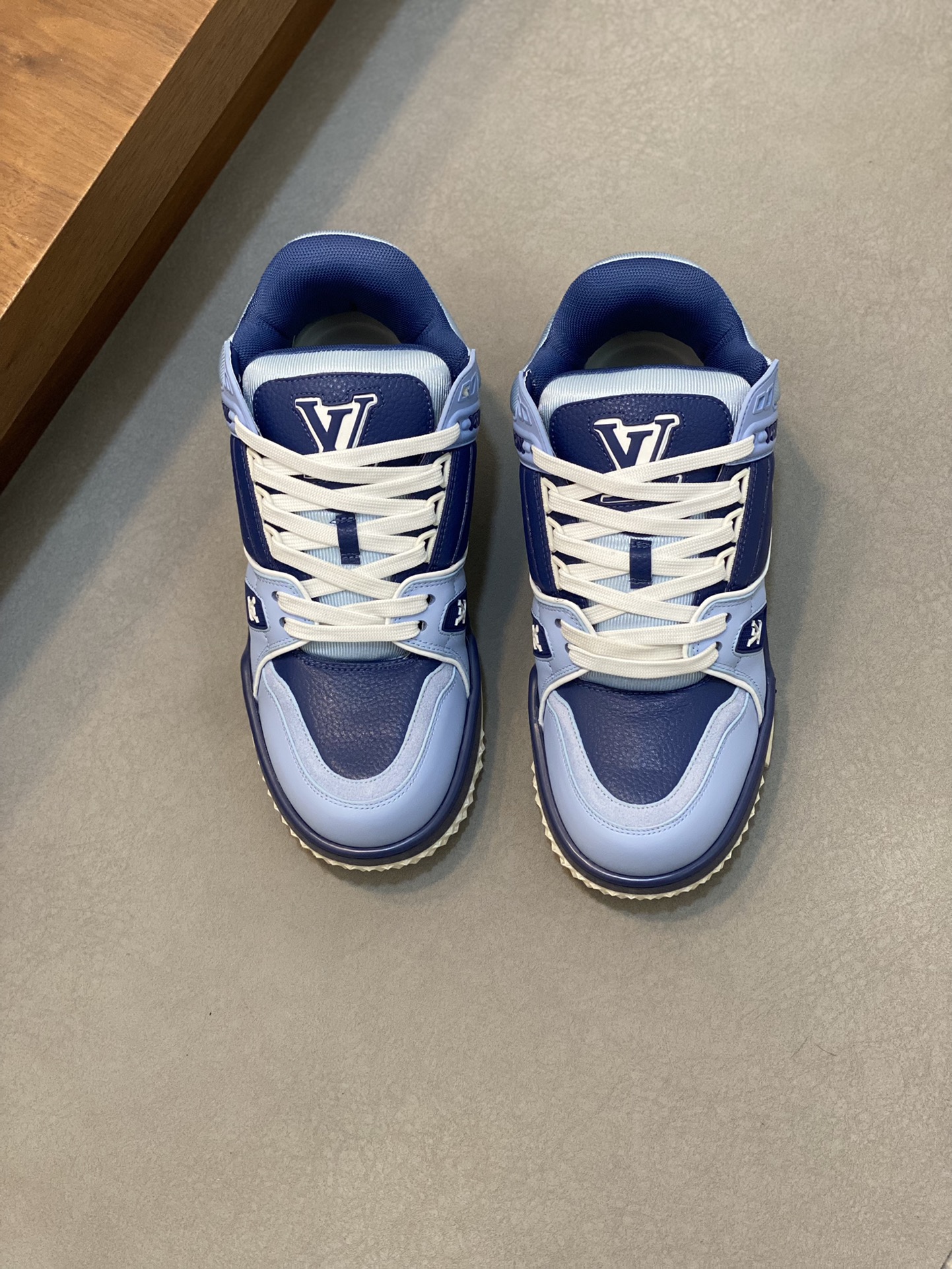 NO:220996,Brand LOUIS VUITTON original color matching code number 39-44 customized 38.45.46 Price Material new Louis Vuitton men's casual shoes!  High-quality catwalk Trainer DIY beads This pair of 