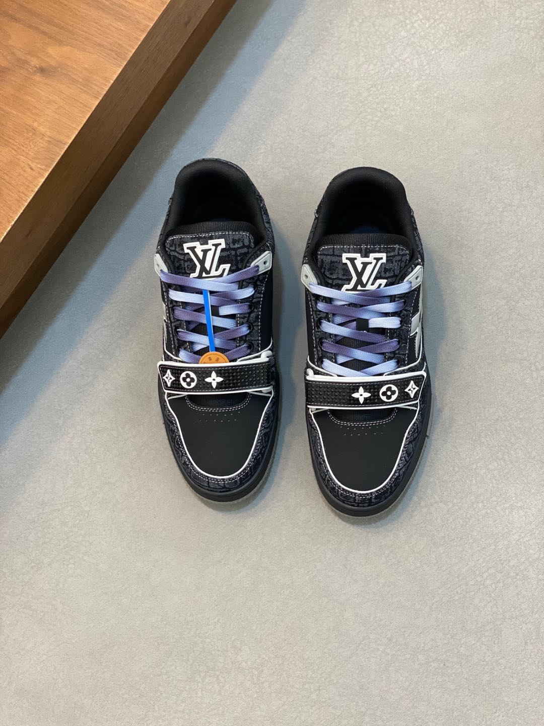NO:223006,Brand LOUIS VUITTON original color matching code number 38-45 standard code price material new Louis Vuitton men casual shoes!  High-quality Labon craft upper is made of cowhide with original material LV Comfortable breathable mesh cloth Neli mesh cloth footbed style Simple and atmospheric LV original outsole, Louis Vuitton, louis vuitton, louis vuitton, louis vuitton, louis vuitton, cowhide19860909品牌LOUIS VUITTON 颜色原版配色 码数38-45标准码 价格 材质路易威登新款 男士 休闲鞋！高品质拉邦工艺鞋面采用牛皮搭配原版材质LV 舒适透气网布内里网布垫脚版型时尚 简单大气LV原版大底,路易威登,louis vuitton,louis vuitton,louis vuitton,cowhide,Men's shoes