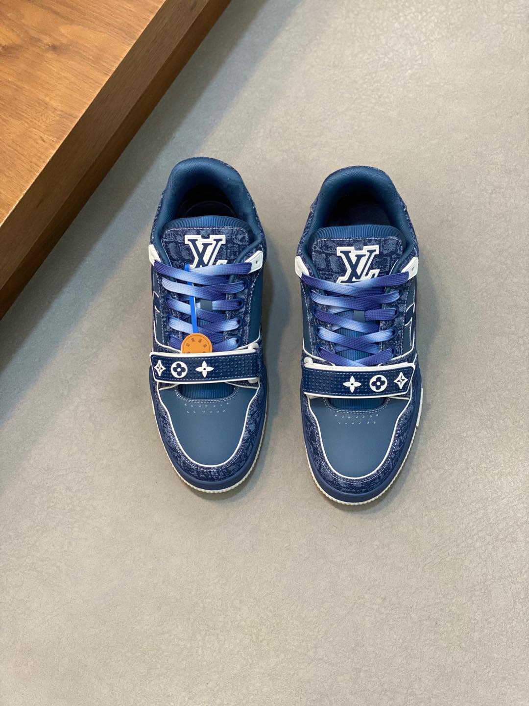 NO:603917,Brand LOUIS VUITTON Color Original Color Code Number 38-45 Standard Code Price Material Louis Vuitton New Men's Casual Shoes!  High-quality Laban craft upper is made of cowhide with original material LV. Comfortable and breathable mesh lining. Mesh foot pads are fashionable. Simple and elegant LV original outsole, Louis Vuitton, louis vuitton, louis vuitton, louis vuitton, cowhide19860909品牌LOUIS VUITTON 颜色原版配色 码数38-45标准码 价格 材质路易威登新款 男士 休闲鞋！高品质拉邦工艺鞋面采用牛皮搭配原版材质LV 舒适透气网布内里网布垫脚版型时尚 简单大气LV原版大底,路易威登,louis vuitton,louis vuitton,louis vuitton,cowhide,Men's shoes