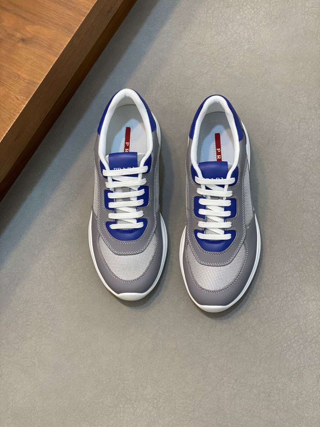 NO:222653,Brand P R A D A Color Original Color Code Number 39-44 Customized 38.45.46 Price Material Prada New Product Original Single-Place Low-top Casual Sports Shoes!  The upper is made of original soft cowhide with Prada logo mesh lining. The original molded sole of cowhide is made of high quality. Prada, prada, sneakers, cowhide19860909品牌P R A D A 颜色原版配色 码数39-44定做38.45.46 价格 材质普拉达新品原单货低帮休闲运动鞋！鞋面采用原版柔软牛皮搭配普拉达标识网布内里 牛皮垫脚原版开模大底、高品质值得拥有,普拉达,prada,sneakers,cowhide,Men's shoes