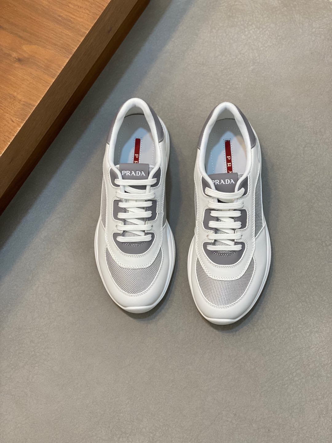 NO:270846,P home classic model original configuration Italian imported patent leather with breathable Y-version upper, fully imported breathable movable pad with mesh lining, original two-color wear-resistant molding bottom, high quality, welcome comparison Number 39-44 (38, 45, 46, customized),19860909P家 经典款 原厂配置意大利进口漆皮配透气Y版布鞋面、全进口透气活动垫配网布内里、原厂双色耐磨成型底、高品质、欢迎对比 码数39-44（38、45、46、订做）,,Men's shoes