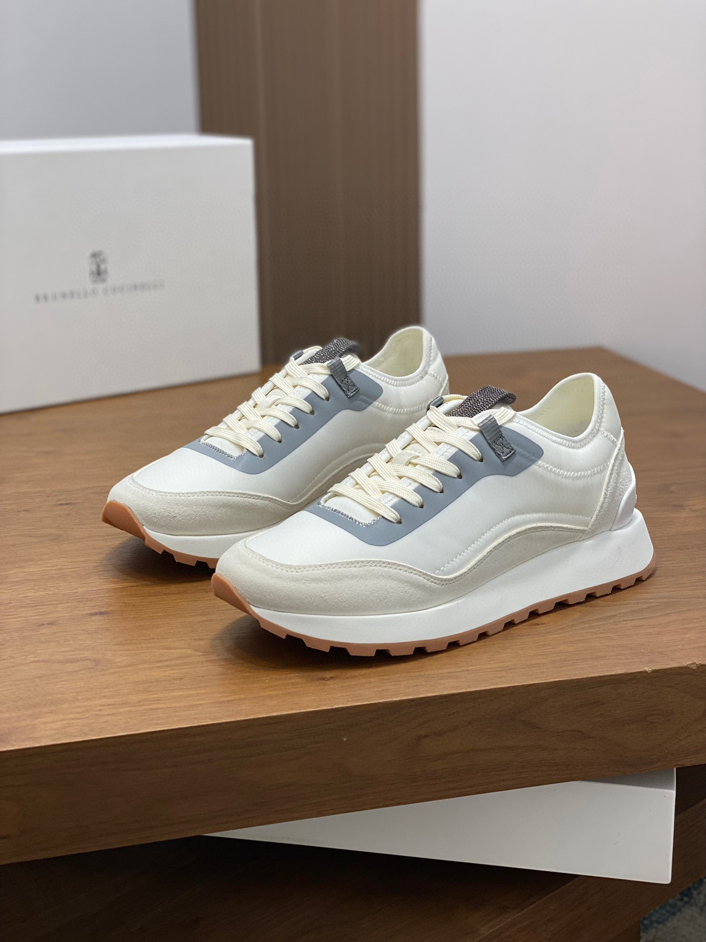 BRUNELLO CUCINELLI ZAPATILLAS DEPORTIVAS PARA HOMBRE Estas zapatillas deportivas están confeccionada