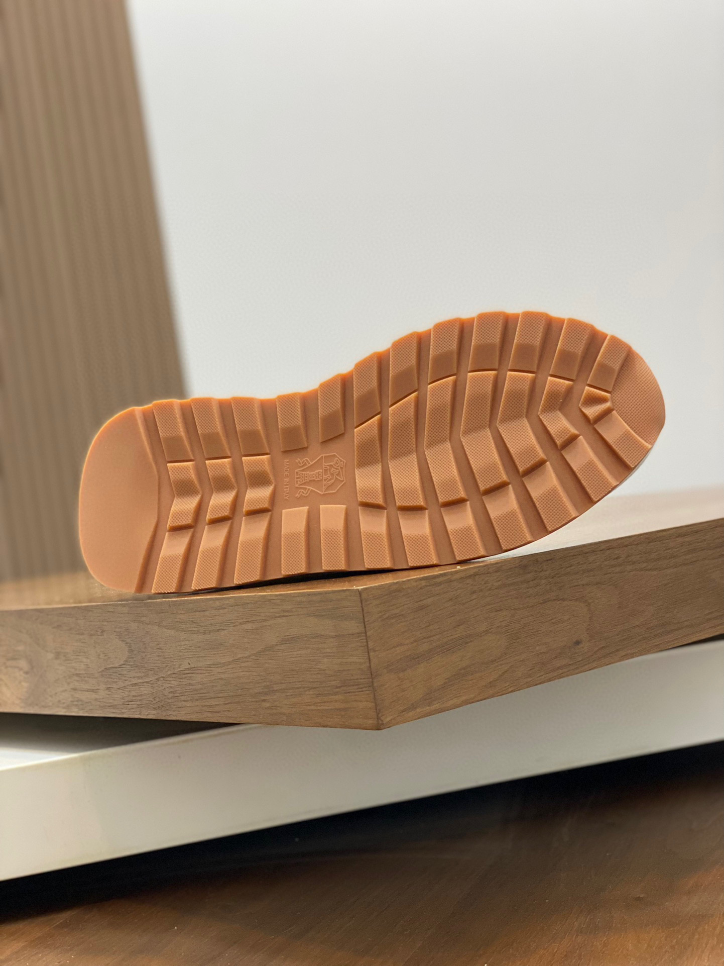 BRUNELLO CUCINELLI ZAPATILLAS DEPORTIVAS PARA HOMBRE Estas zapatillas deportivas están confeccionada