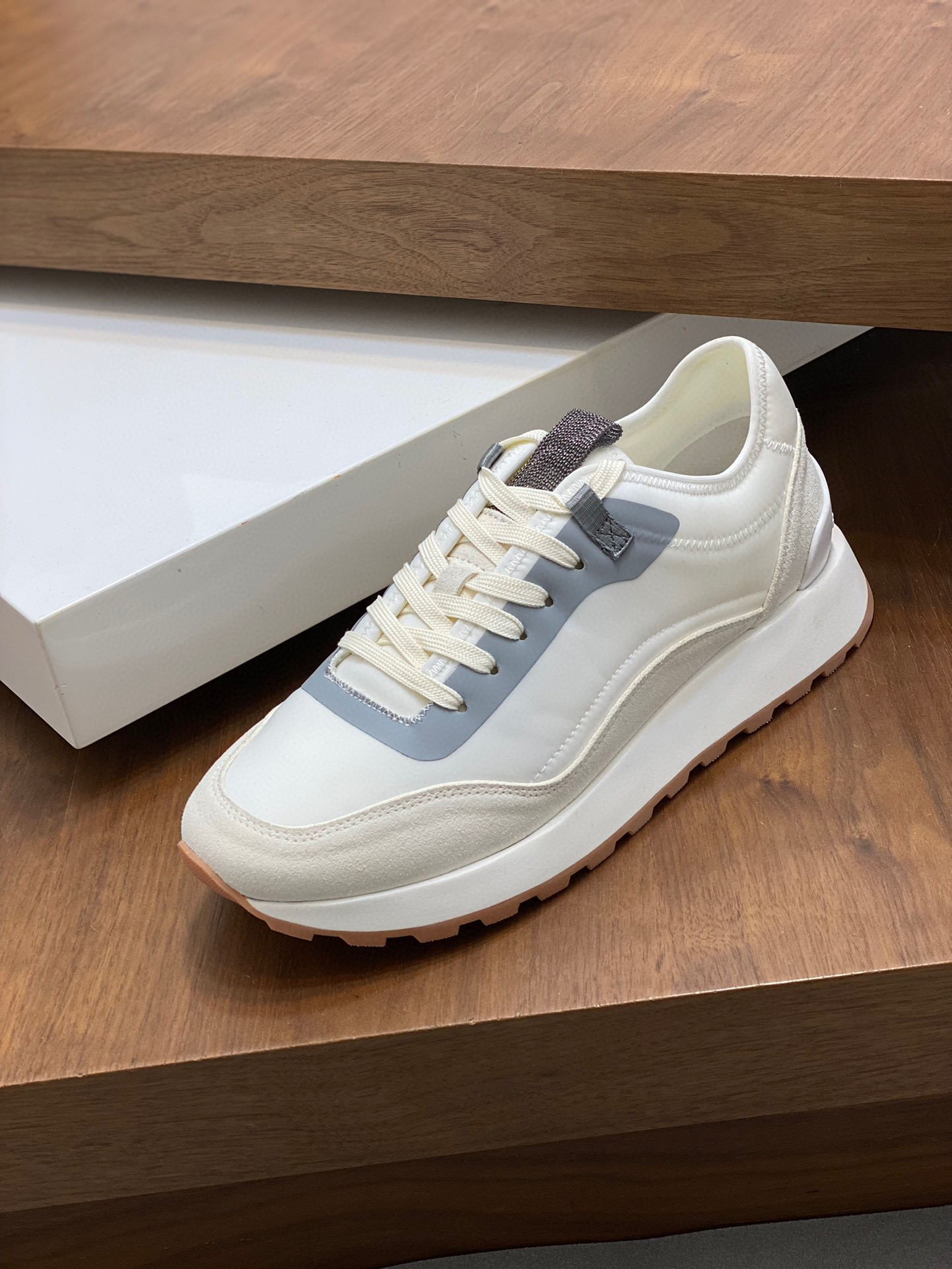 BRUNELLO CUCINELLI ZAPATILLAS DEPORTIVAS PARA HOMBRE Estas zapatillas deportivas están confeccionada
