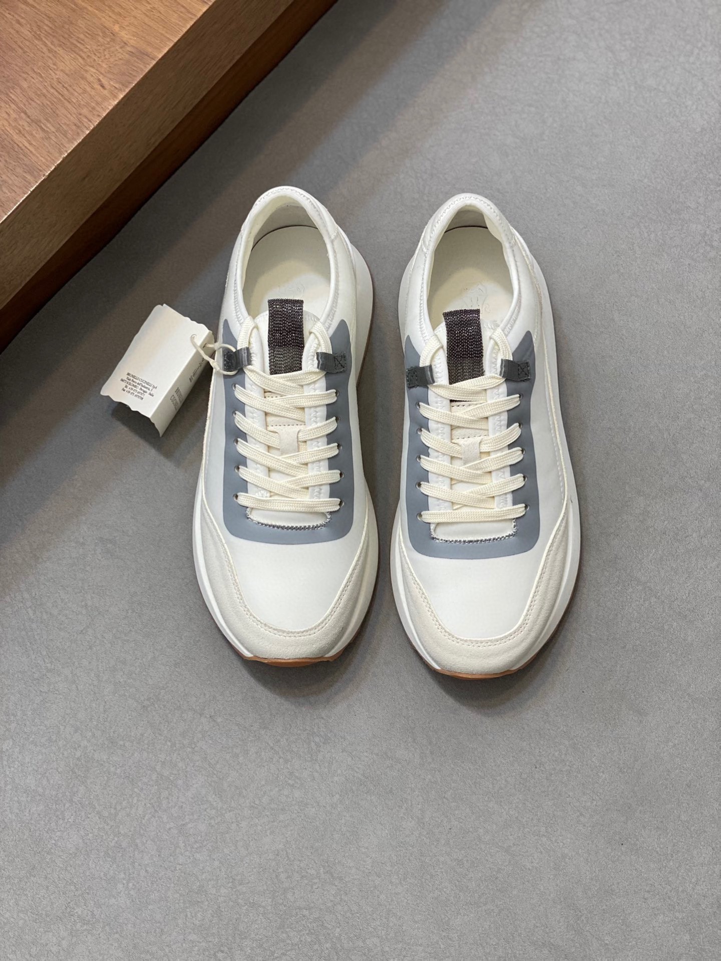 BRUNELLO CUCINELLI ZAPATILLAS DEPORTIVAS PARA HOMBRE Estas zapatillas deportivas están confeccionada